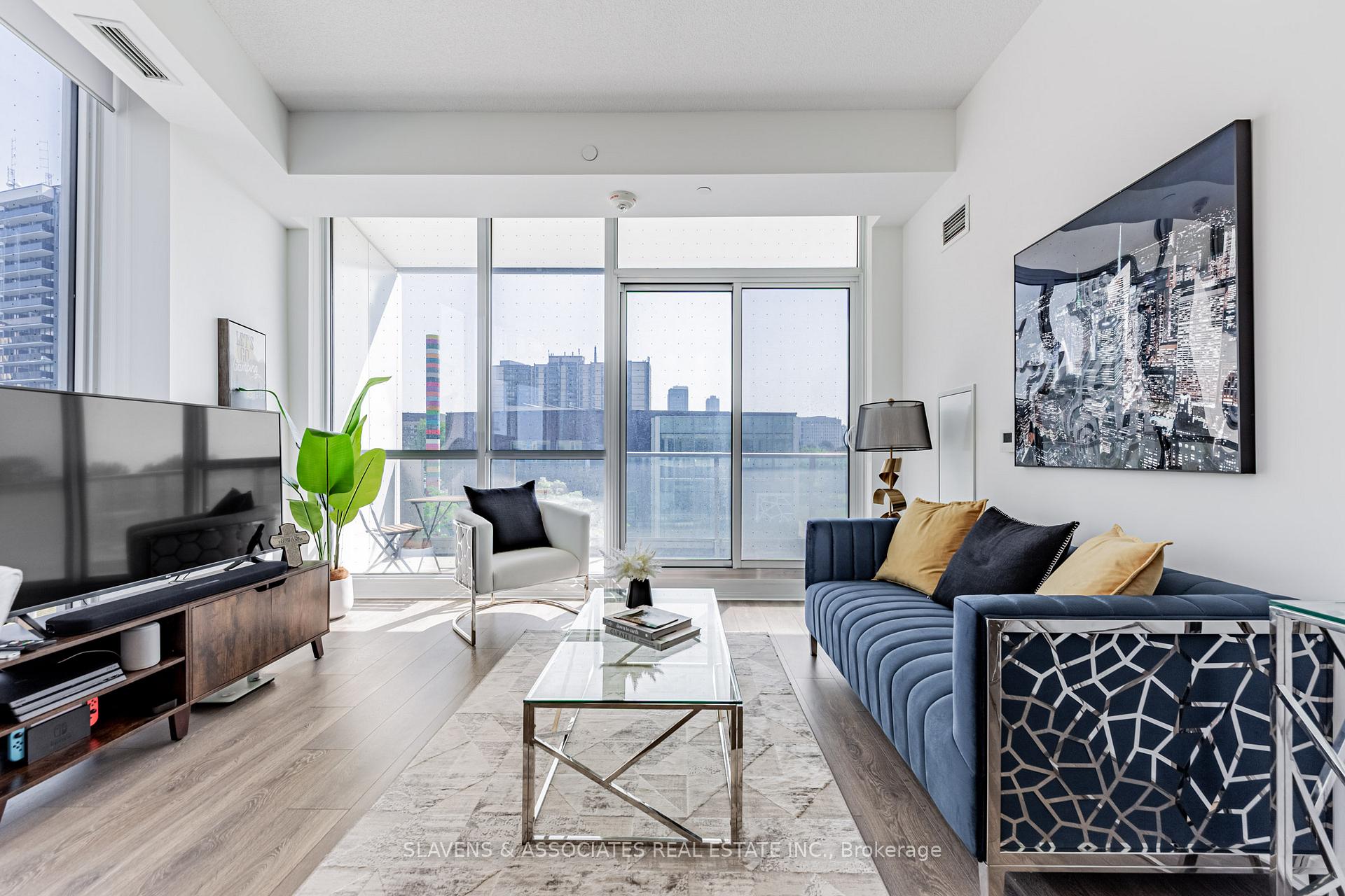 3 Bedrooms Condo at 38 Forest Manor, Toronto For sale