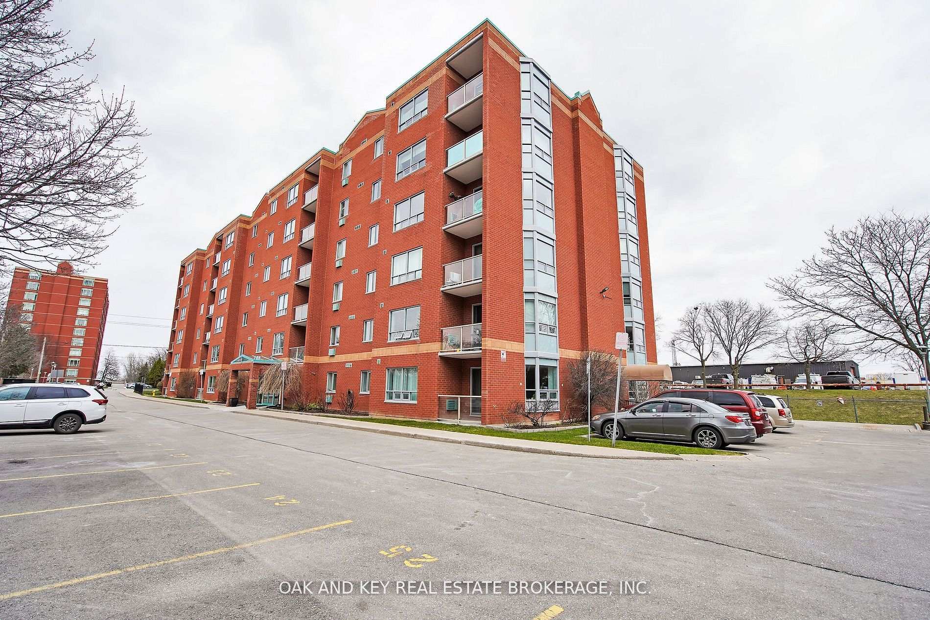 #402 - 77 BASELINE Road, London South, ON N6J 1V5 #402
