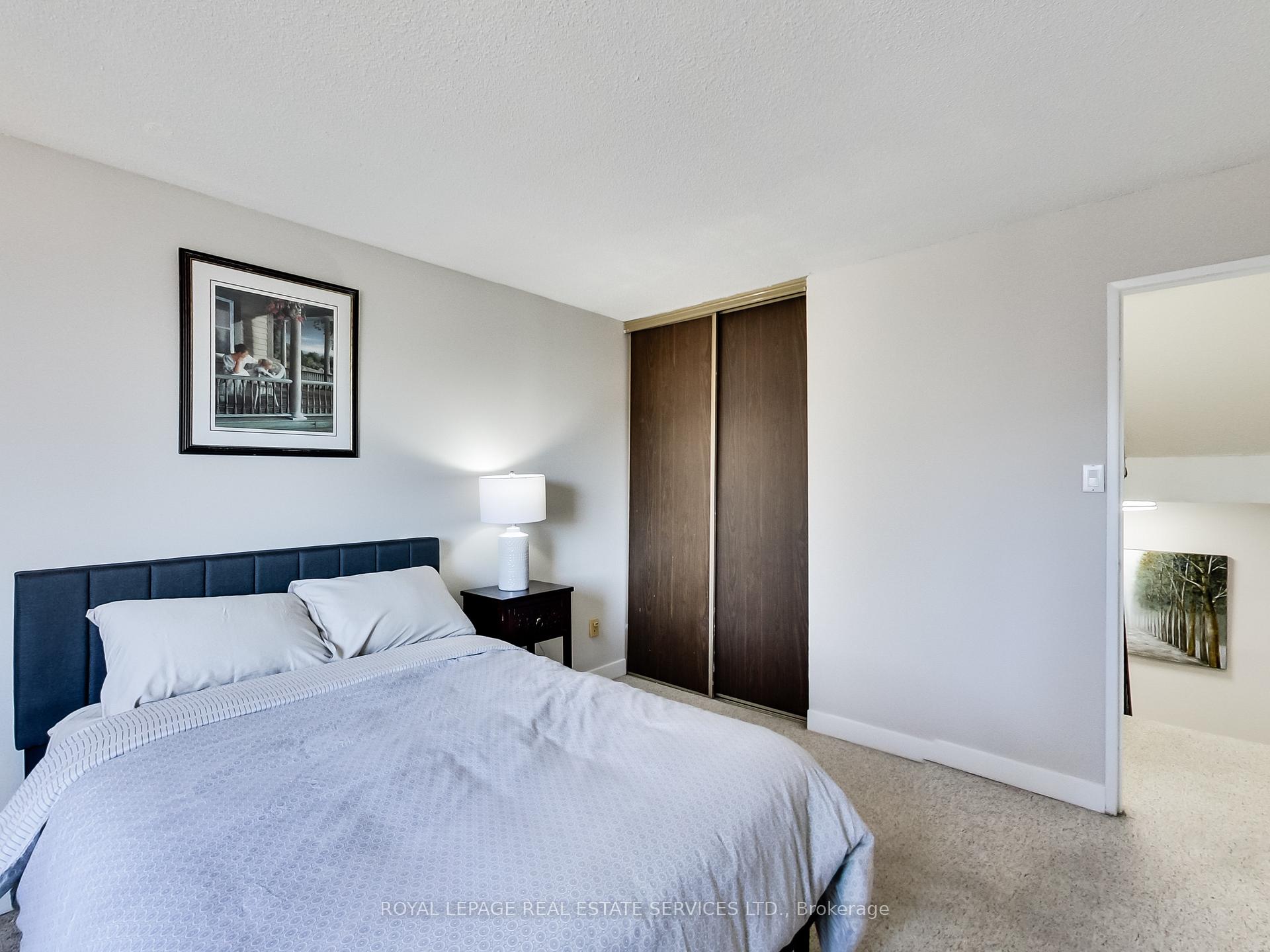 3 Bedrooms Condo at 1008 Falgarwood,  Oakville For sale