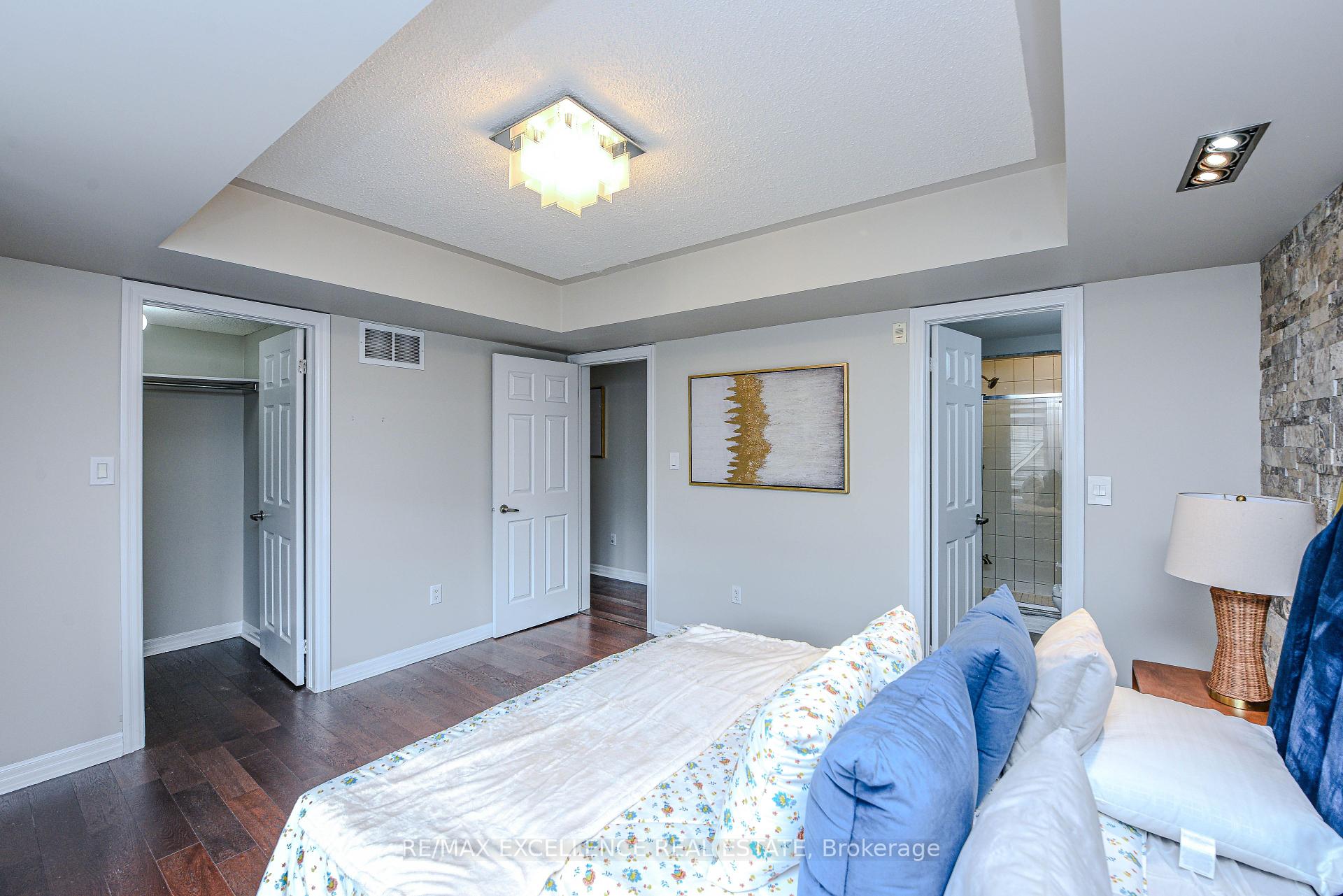 3 Bedrooms Condo at 599 Dundas, Mississauga For sale