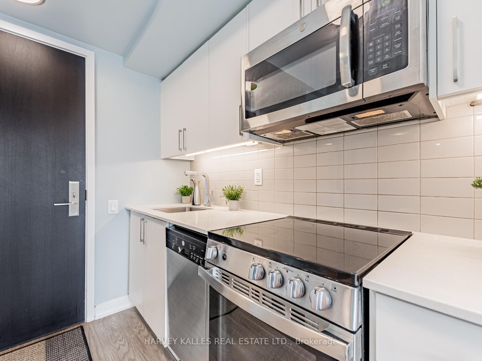 38 Monte Kwinter Court 902