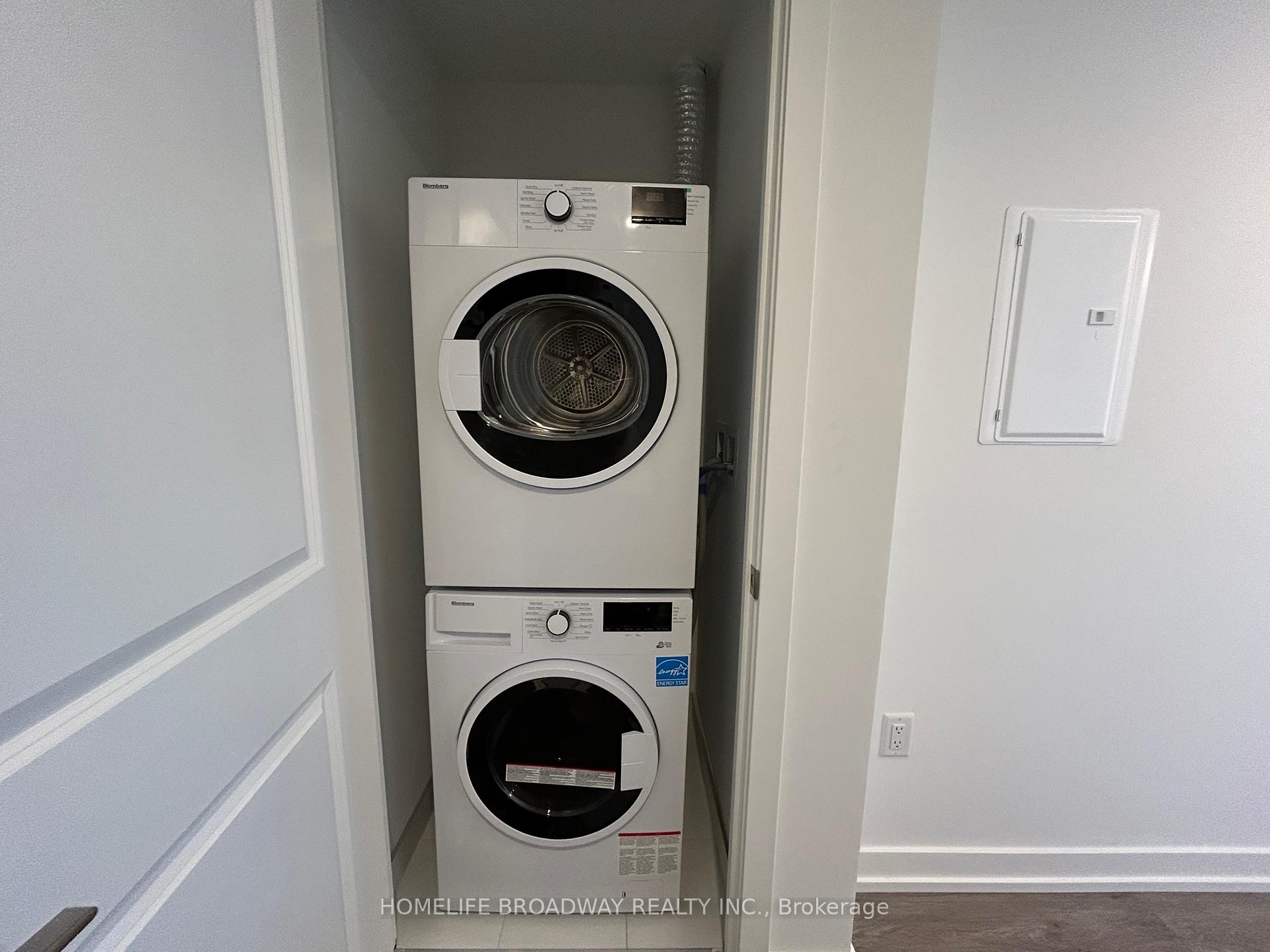 2 Bedrooms Condo at 395 Bloor, Toronto For sale