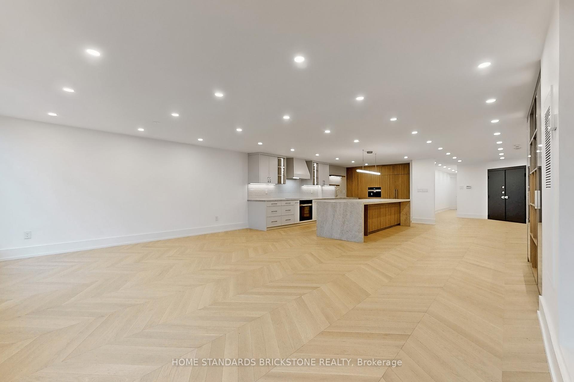 2 Bedrooms Condo at 110 Bloor, Toronto For sale