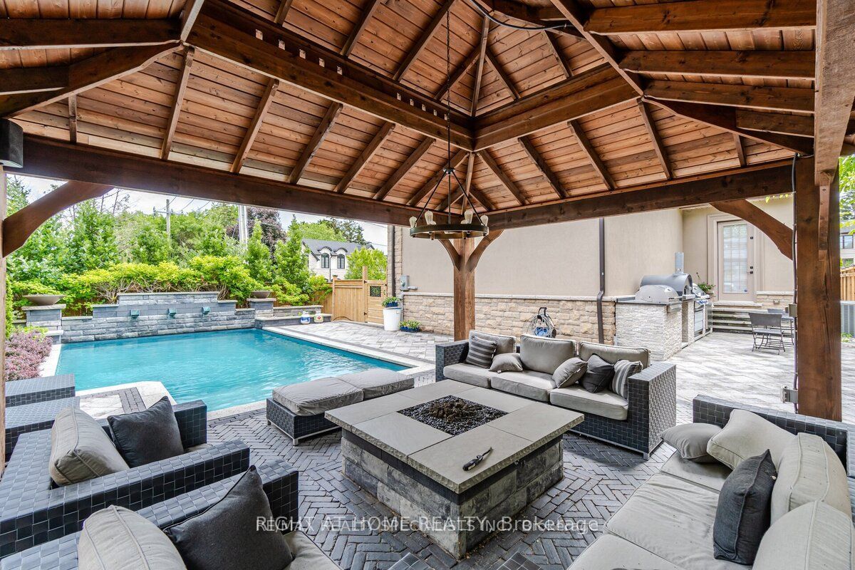 523 BROOKSIDE Drive