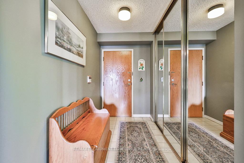 3 Bedrooms Condo at 7 Concorde,  Toronto For sale