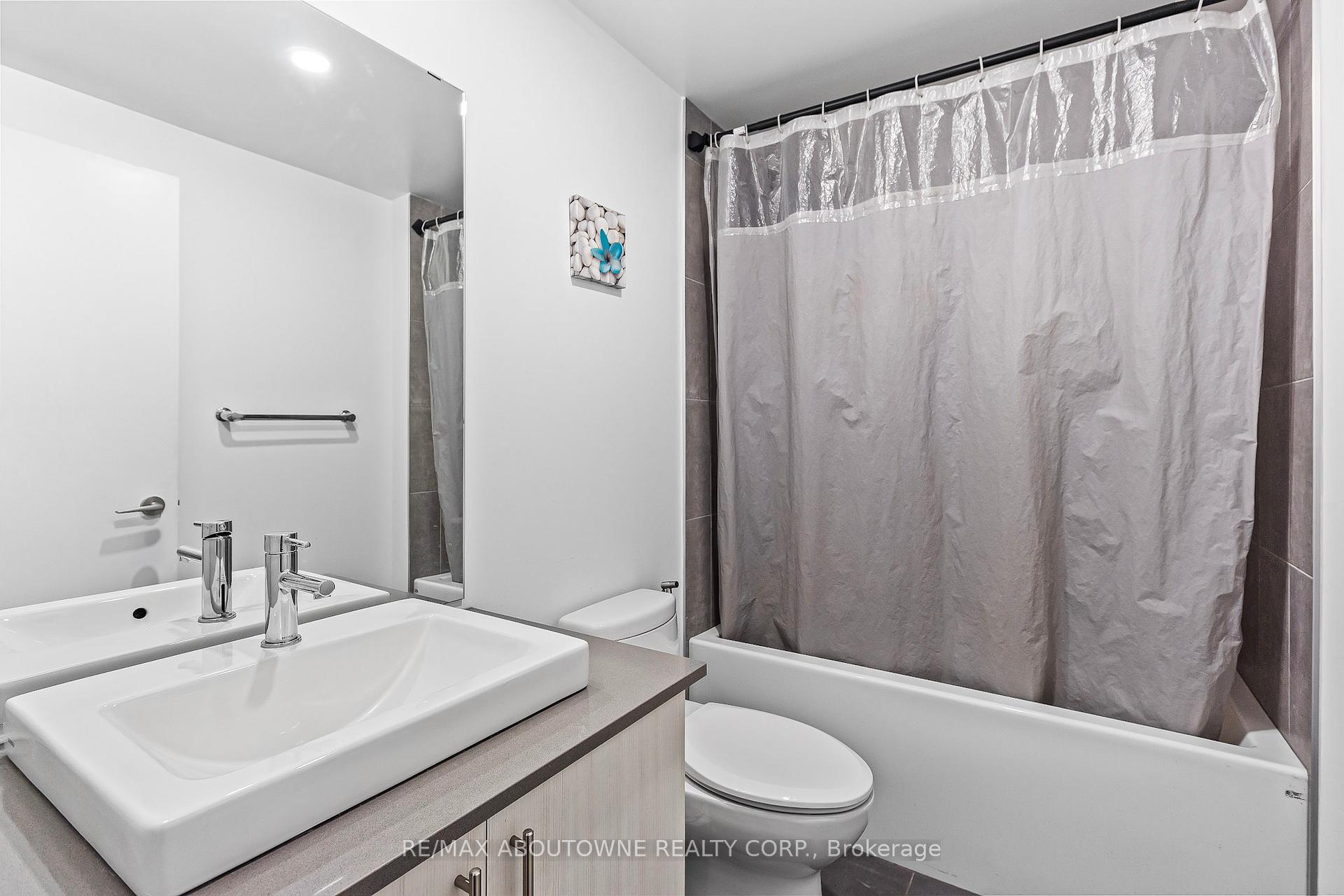 3 Bedrooms Condo at 1195 The Queensway, Toronto For sale
