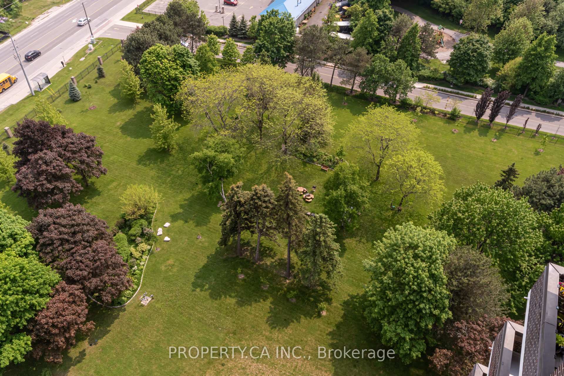 3 Bedrooms Condo at 1515 Lakeshore, Mississauga For sale