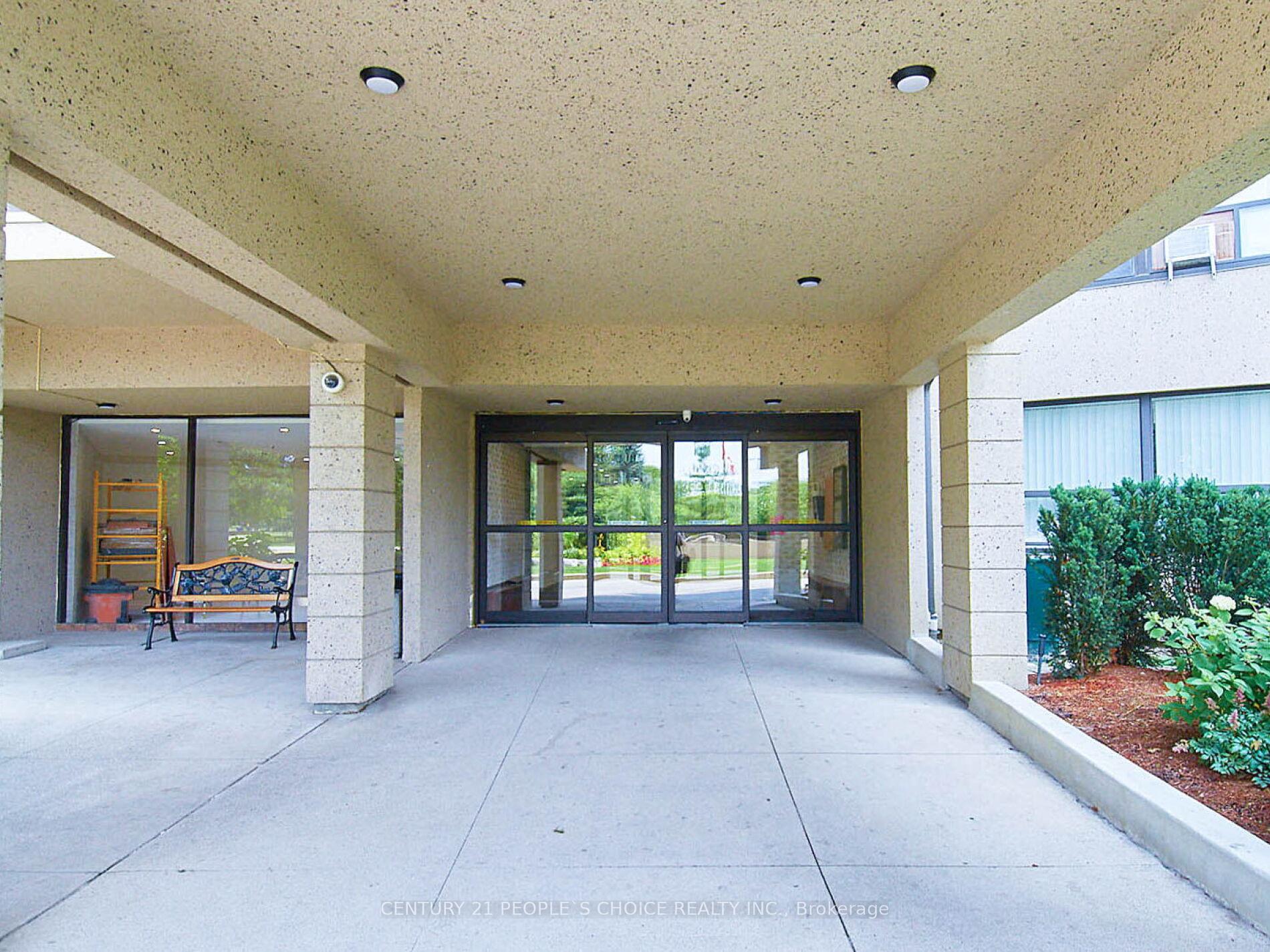 2 Bedrooms Condo at 451 The West Mall, Toronto For sale