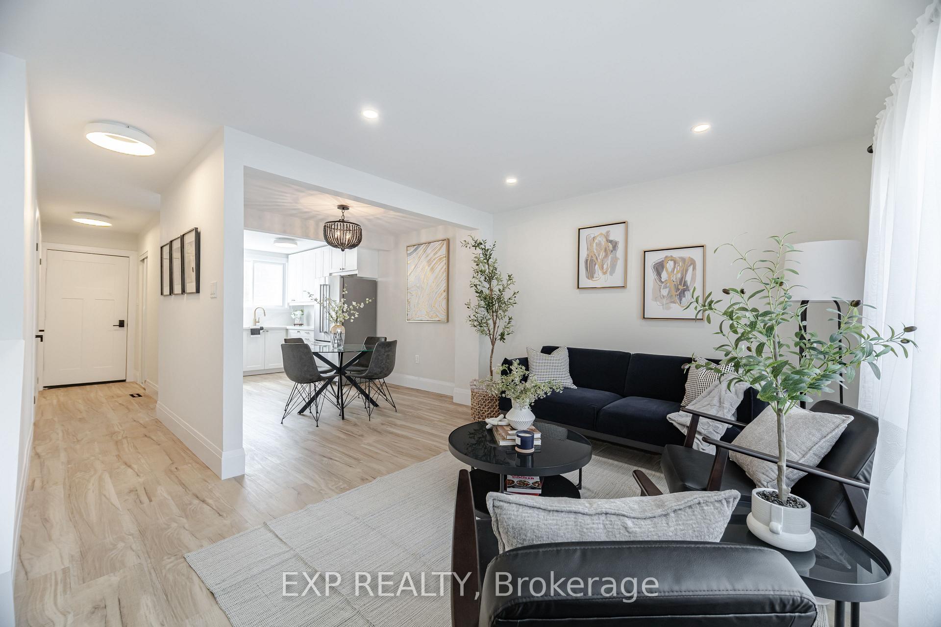 3 Bedrooms Condo at 120 Quigley,  Hamilton For sale