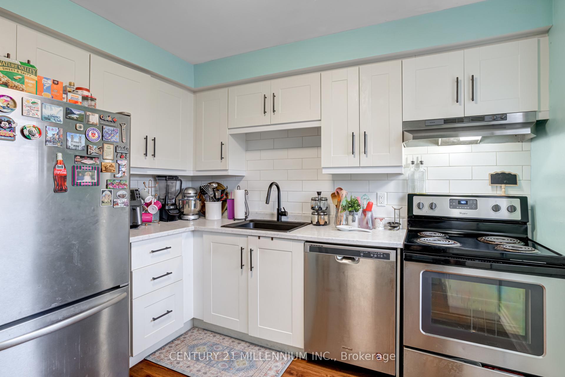 3 Bedrooms Condo at 1536 Sixth, Oakville For sale