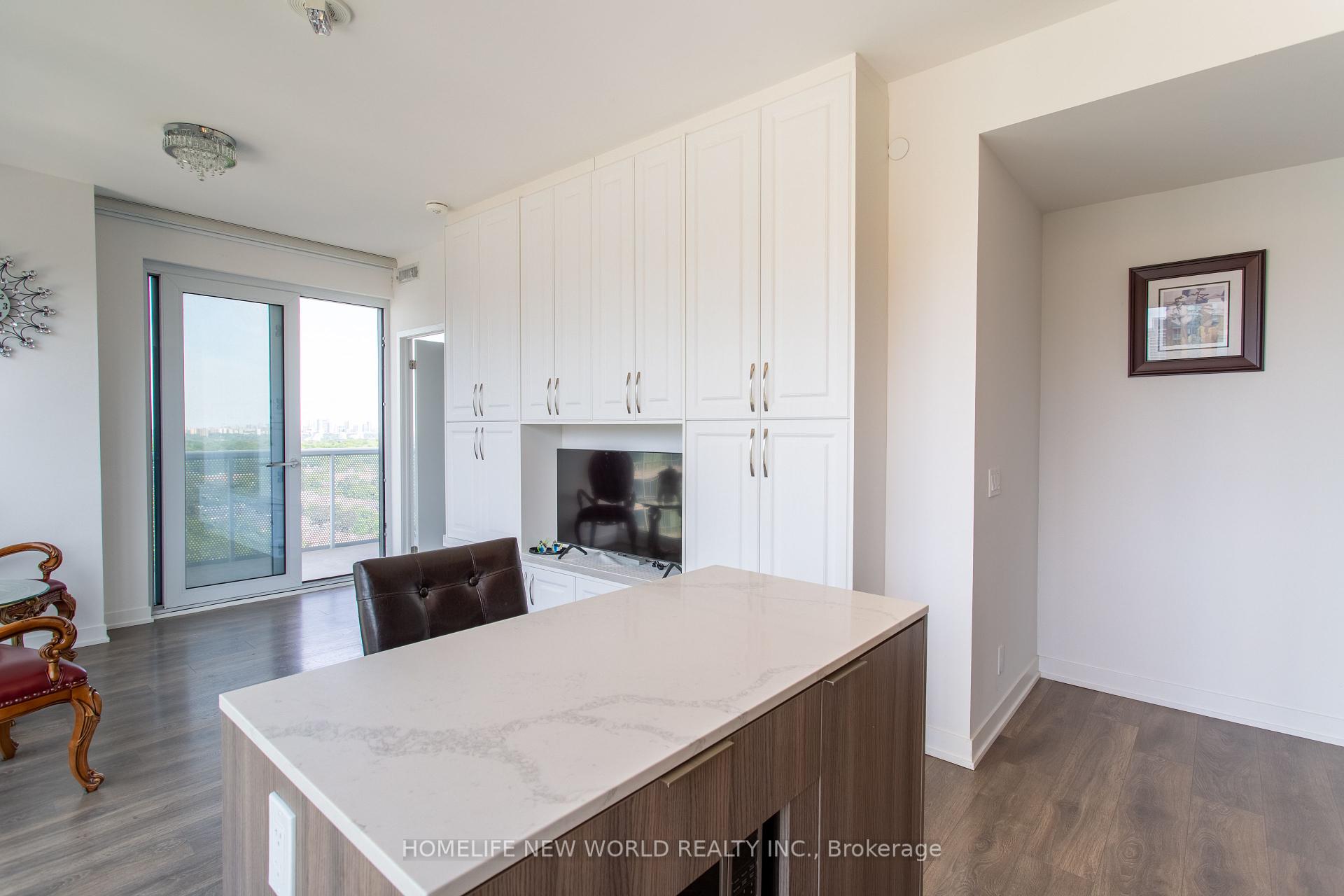 2 Bedrooms Condo at 15 Holmes, Toronto For sale