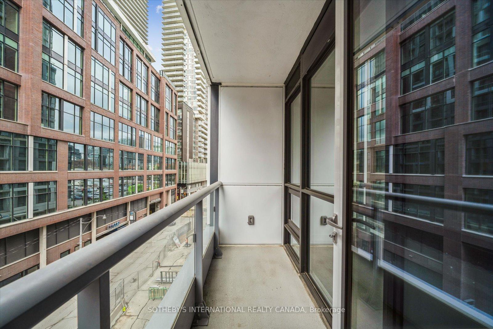 2 Bedrooms Condo at 15 Richardson, Toronto For sale