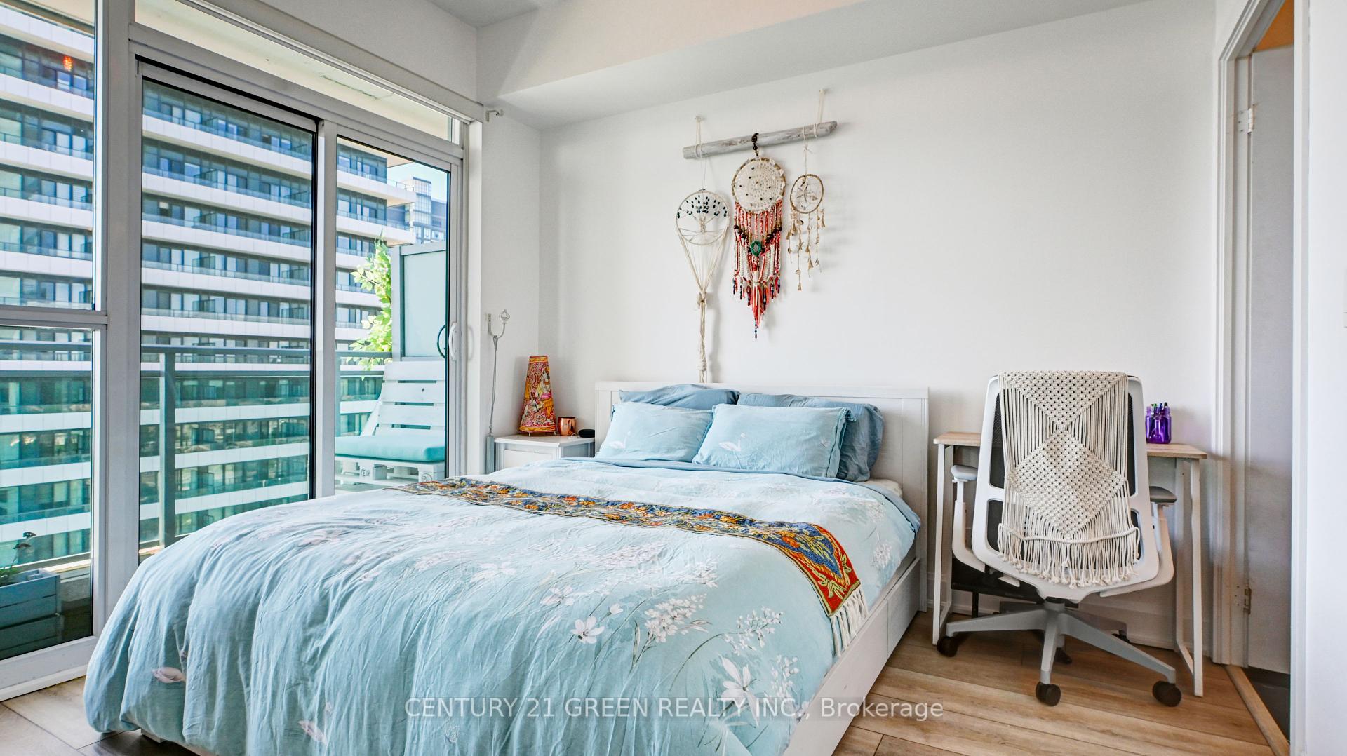 2 Bedrooms Condo at 33 Shore Breeze, Toronto For sale
