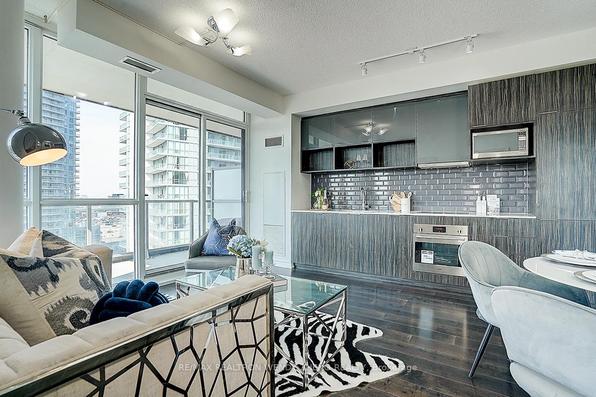 2 Bedrooms Condo at 52 Forest Manor, Toronto For sale