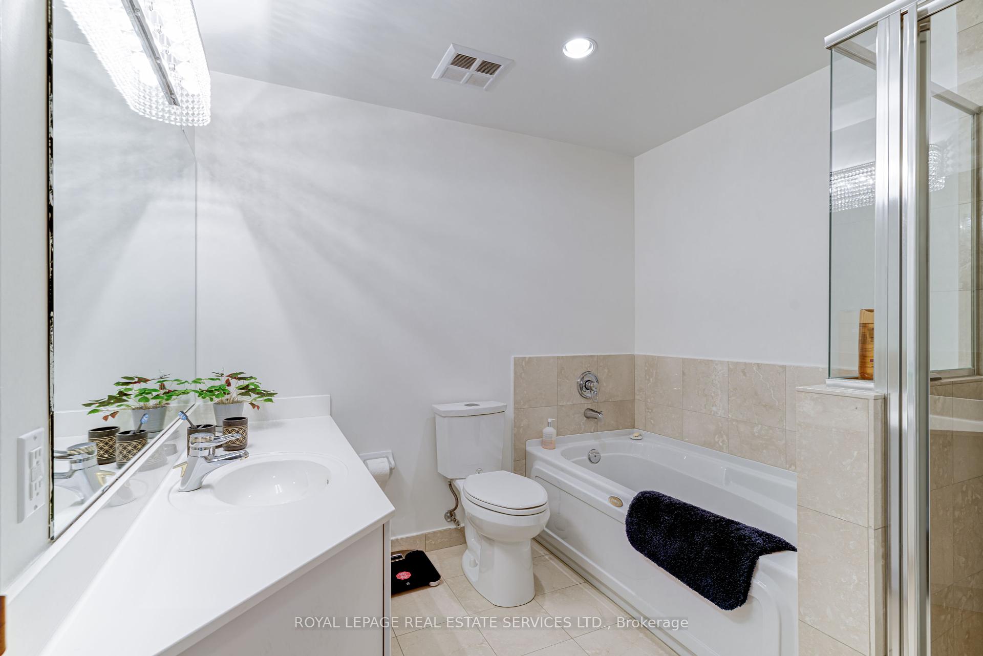 2 Bedrooms Condo at 10 Old Mill,  Toronto For sale