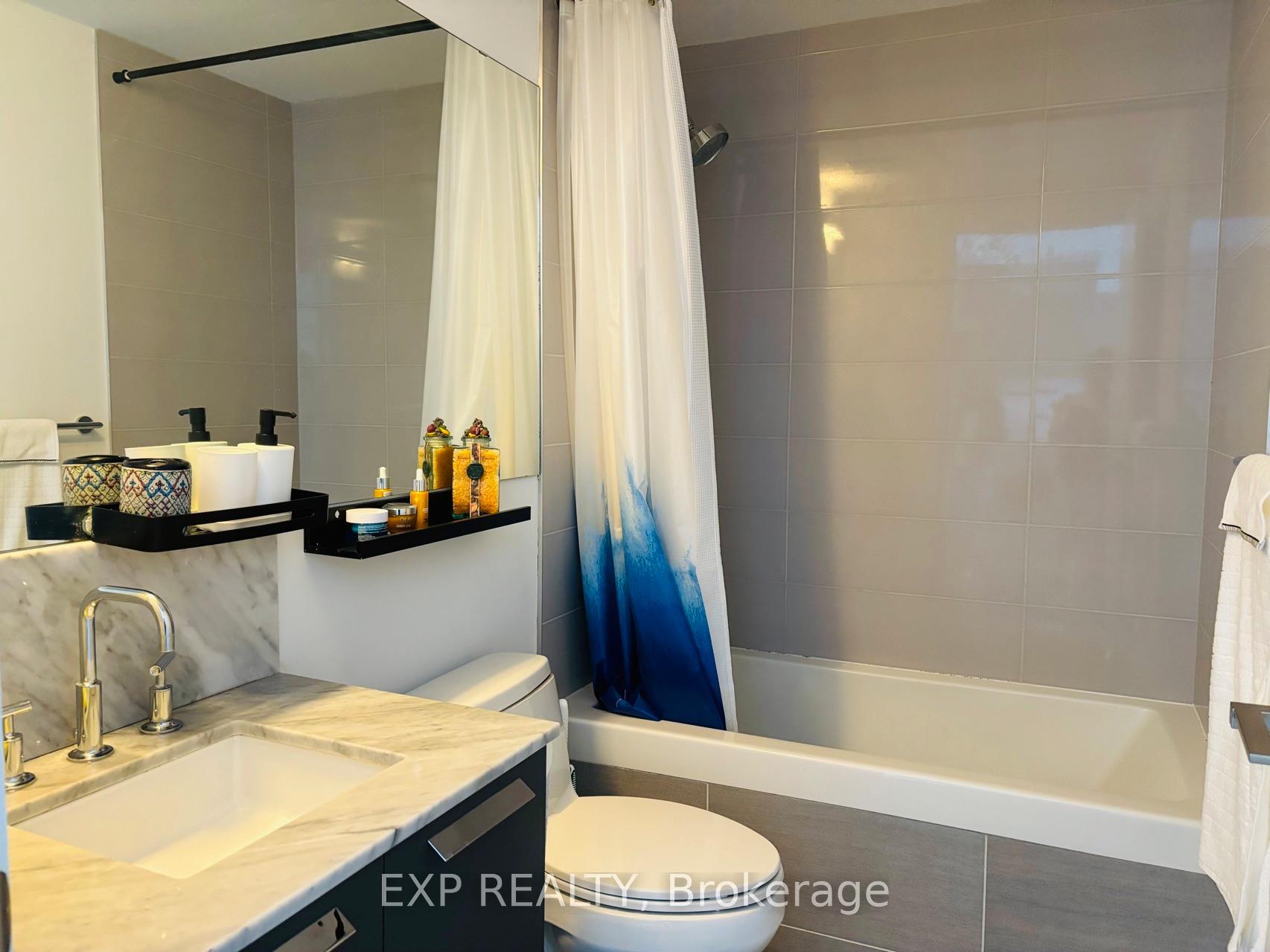 1 Bedroom Condo at 50 Charles, Toronto For sale