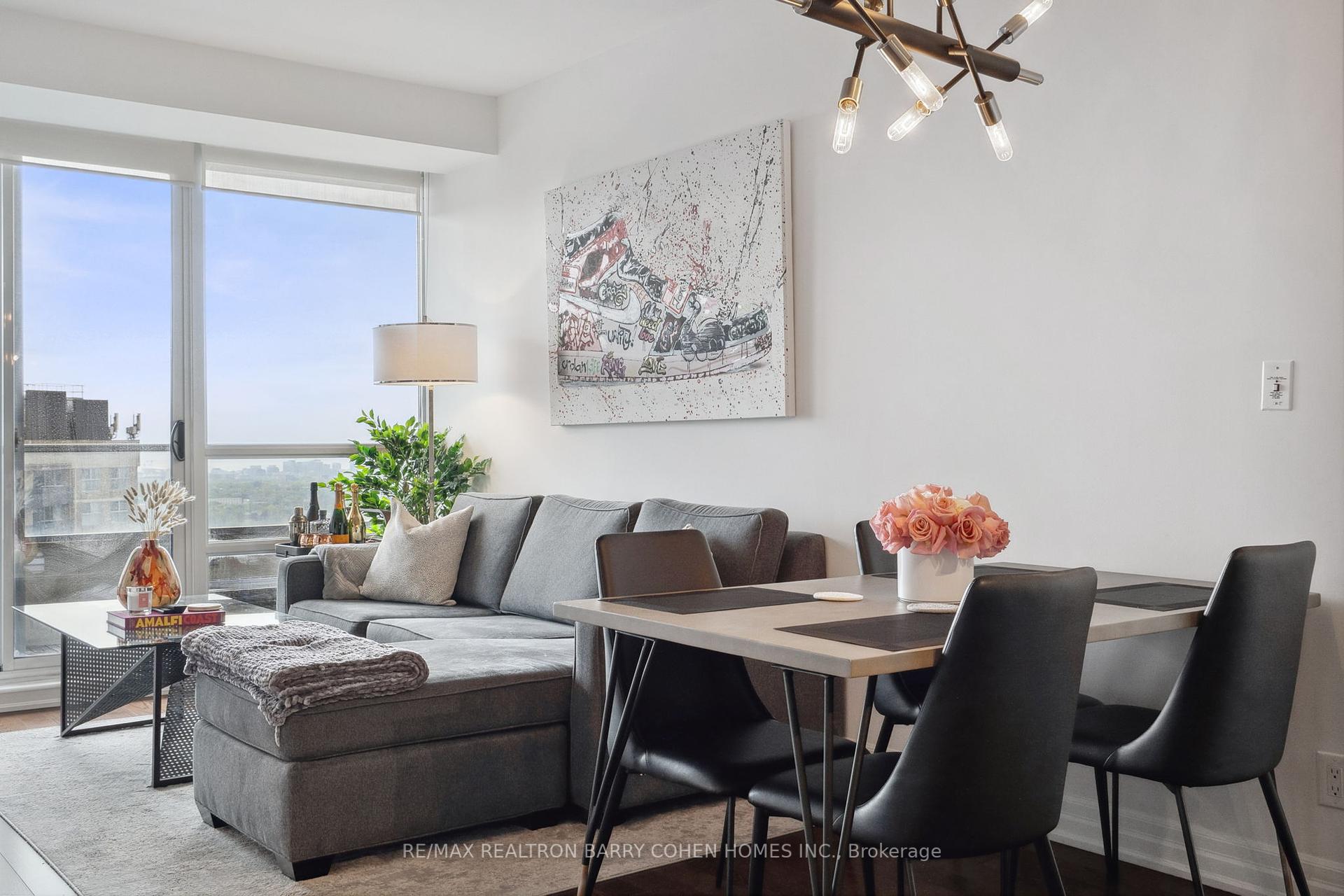 2 Bedrooms Condo at 500 St Clair, Toronto For sale