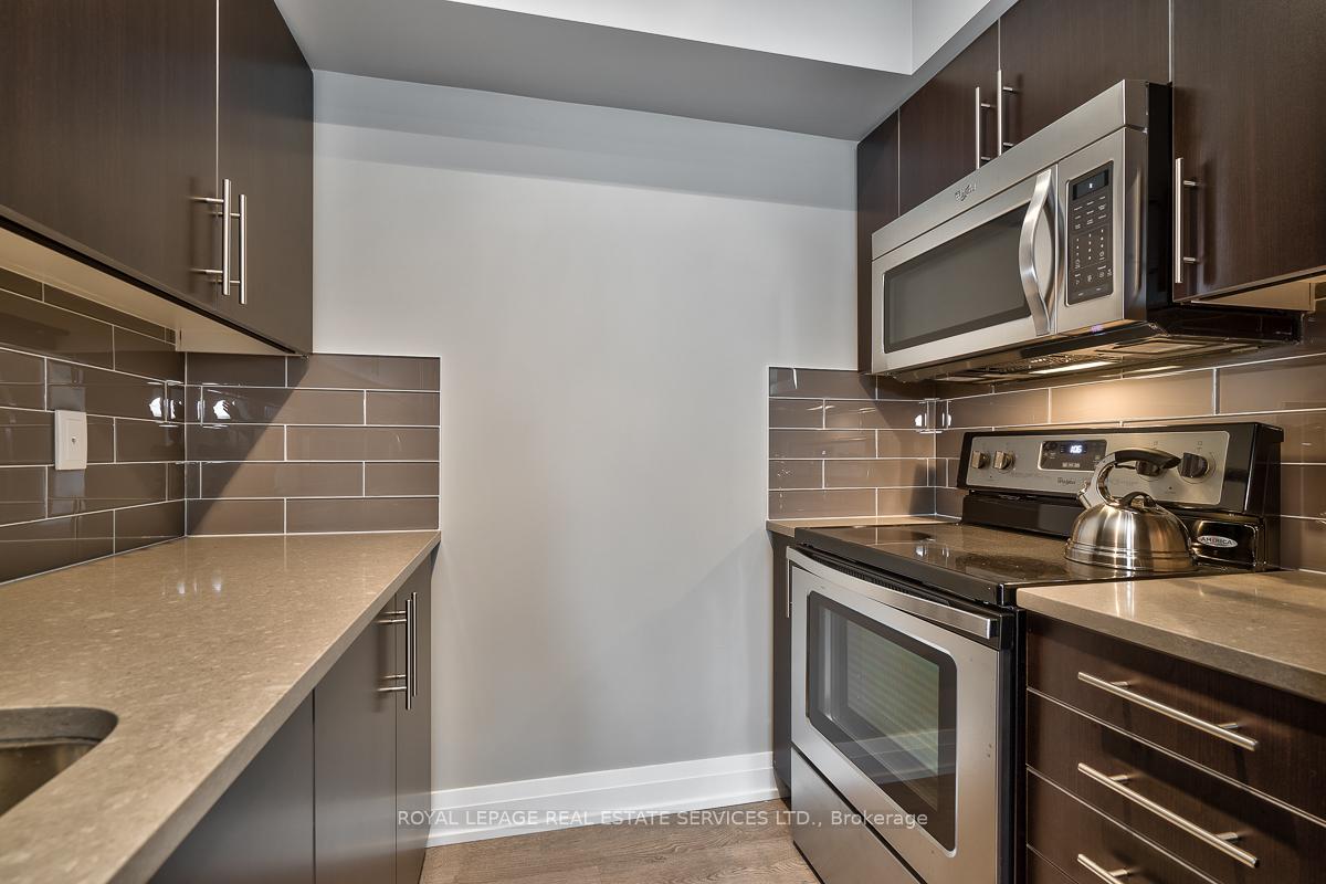 2 Bedrooms Condo at 65 Speers,  Oakville For sale
