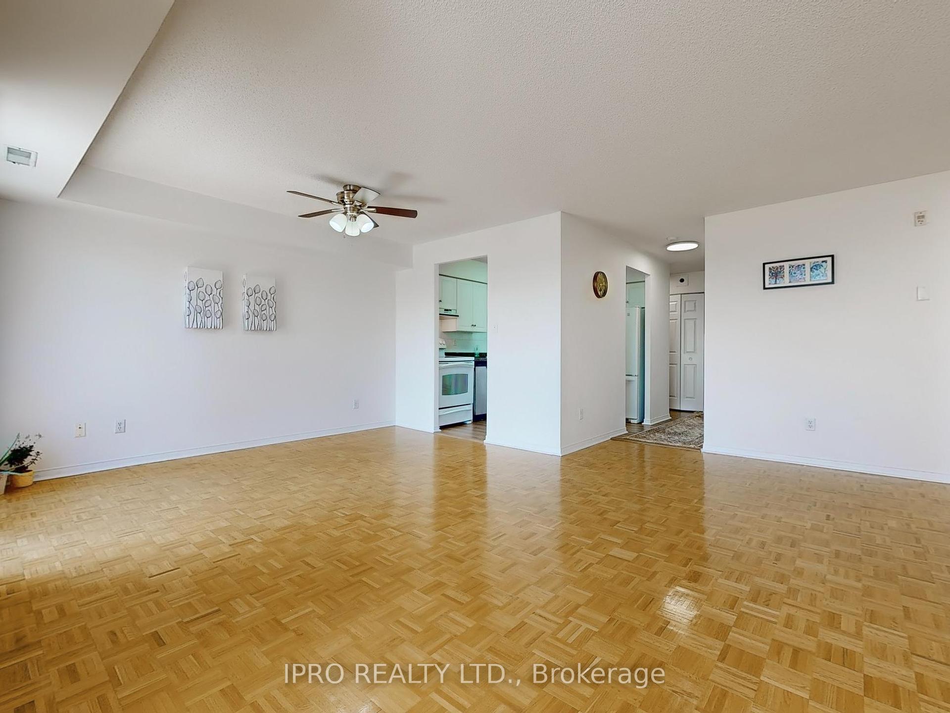 2 Bedrooms Condo at 32 Tannery, Mississauga For sale