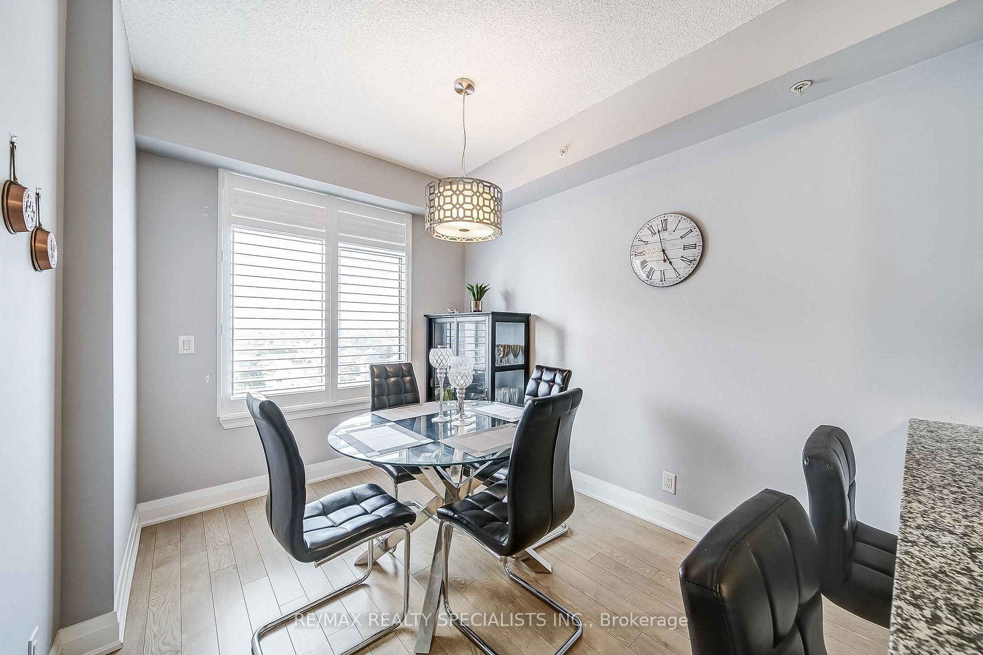 2 Bedrooms Condo at 24 Woodstream,  Vaughan For sale
