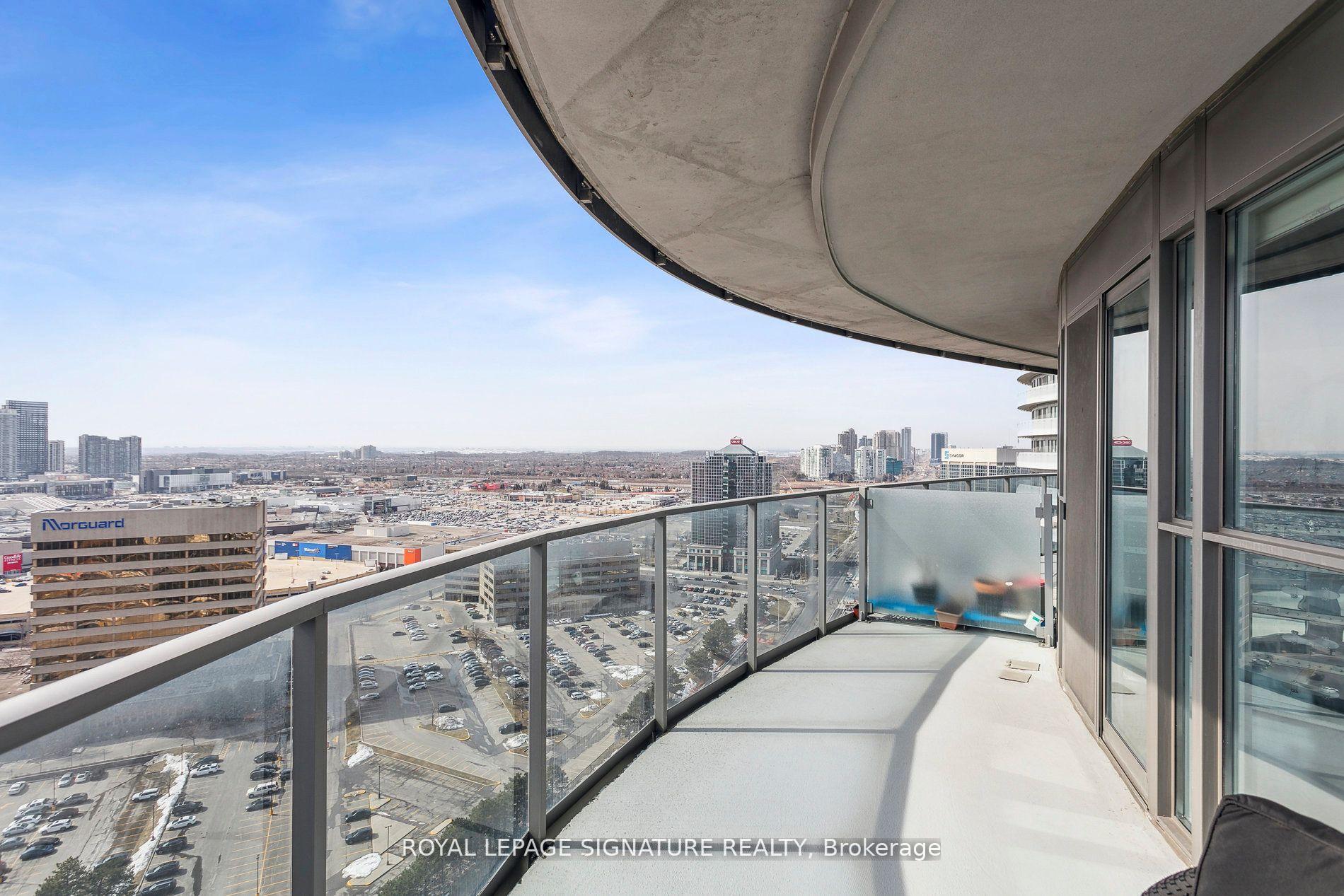 3 Bedrooms Condo at 60 Absolute, Mississauga For sale