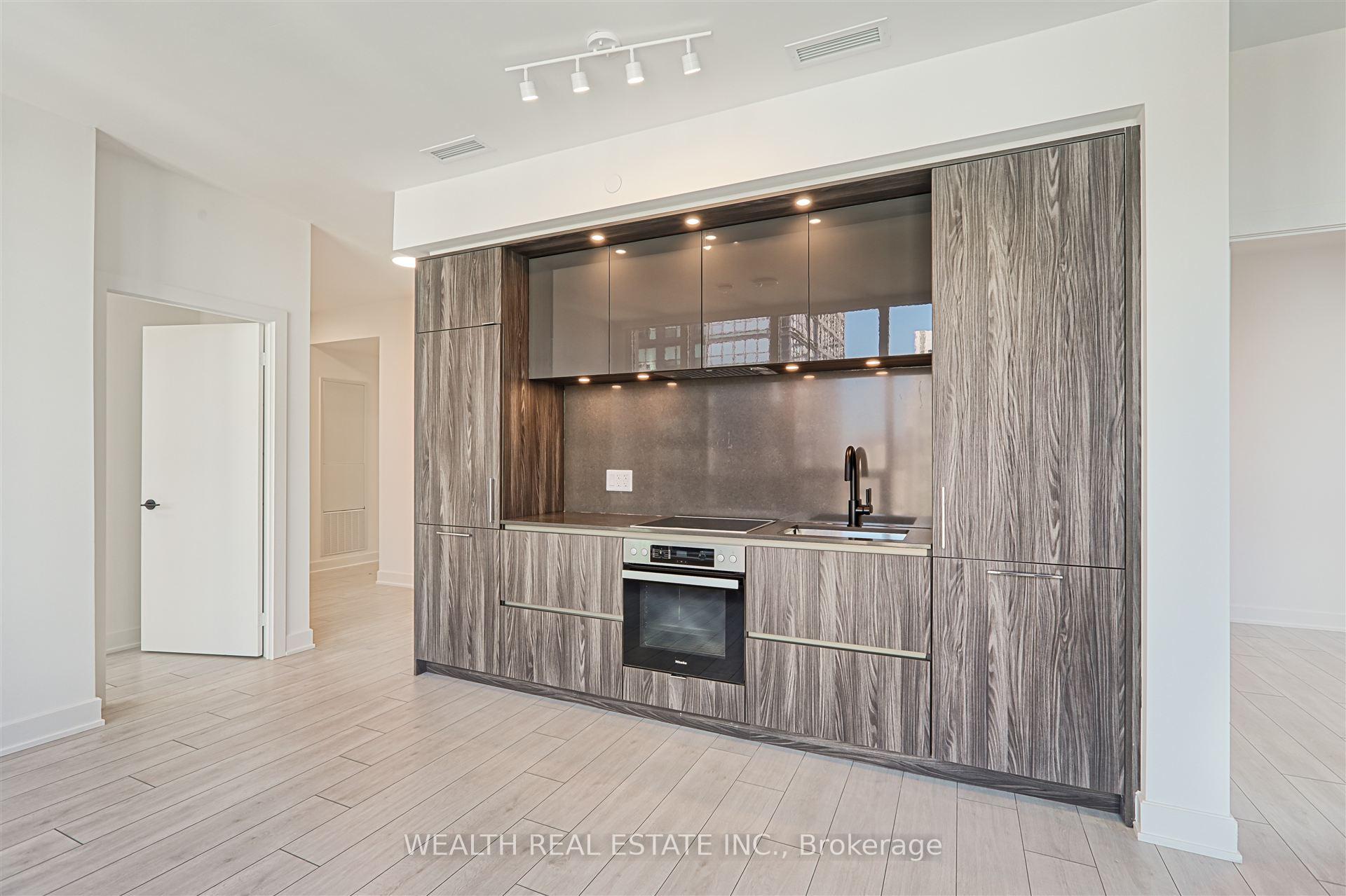 3 Bedrooms Condo at 35 Mercer,  Toronto For sale