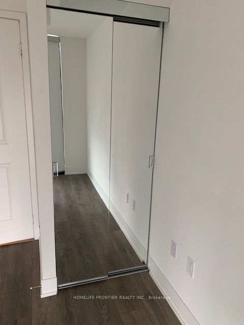 https://trreb-image.ampre.ca/OPt8XMml62vJNxFL829IMt5D0UYM23uCSFaLYK-lvOk/rs:fit:960:960/wm:.5:so:0:50:.4/wmsh:10/wmt:PHNwYW4gZm9yZWdyb3VuZD0nd2hpdGUnIGZvbnQ9JzY4Jz5IT01FTElGRSBGUk9OVElFUiBSRUFMVFkgSU5DLiwgQnJva2VyYWdlPC9zcGFuPg/cb:20250407165909/L3RycmViL2xpc3RpbmdzLzQwLzkzLzc1LzMwL3AvNDNhMjZmMDYtMjI1Zi00MTY5LTg2Y2EtNjk5YTRhMzdhYjQ1LmpwZw.jpg