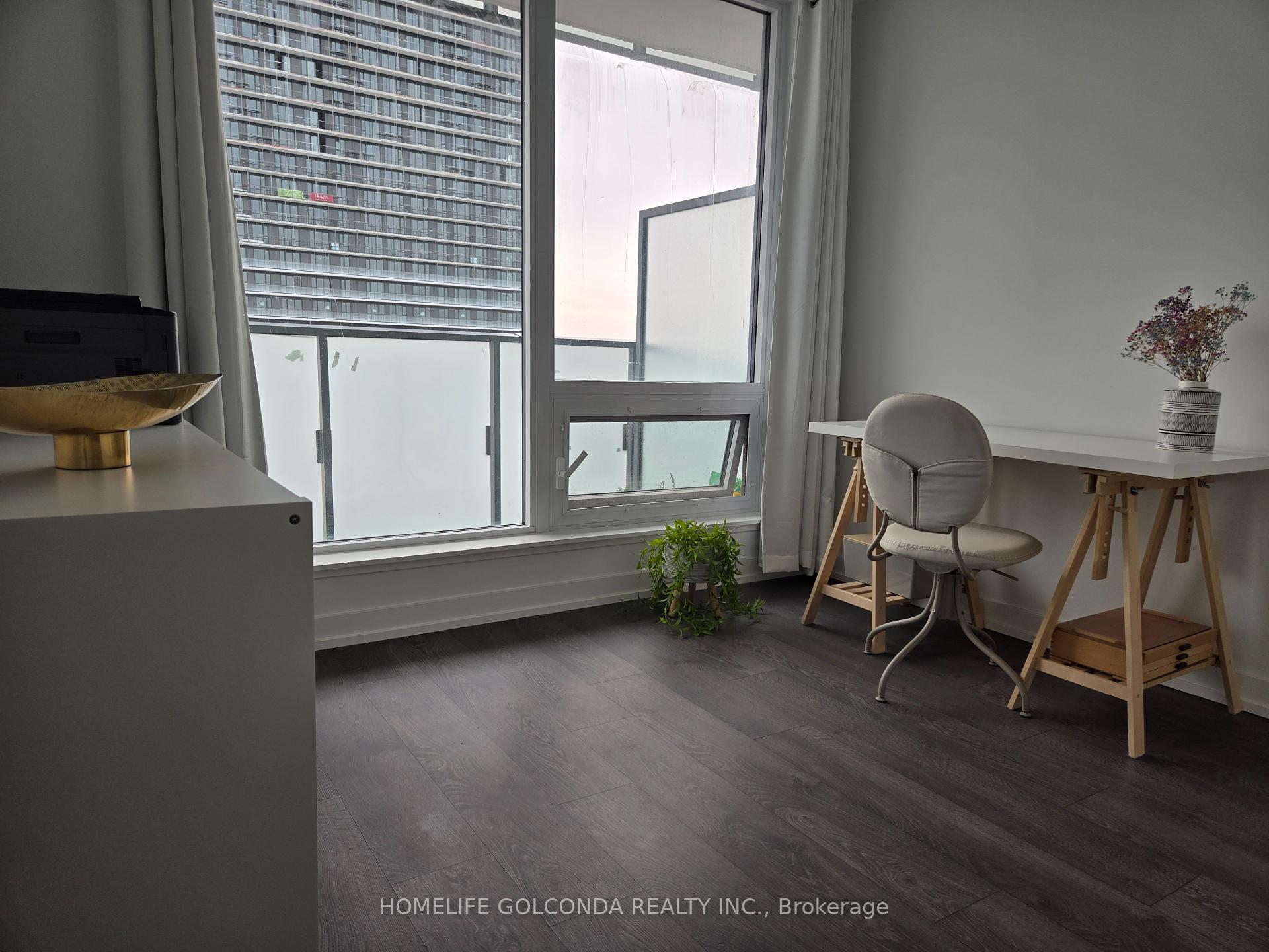 3 Bedrooms Condo at 7 Golden Lion,  Toronto For sale