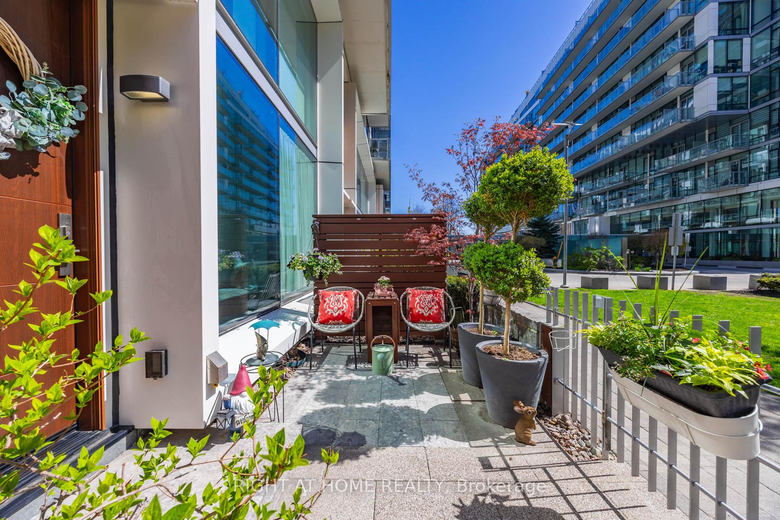2 Bedrooms Condo at 39 Queens, Toronto For sale