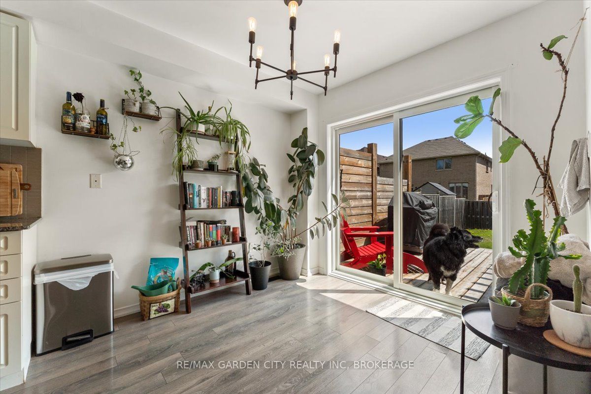 8648 DOGWOOD Crescent