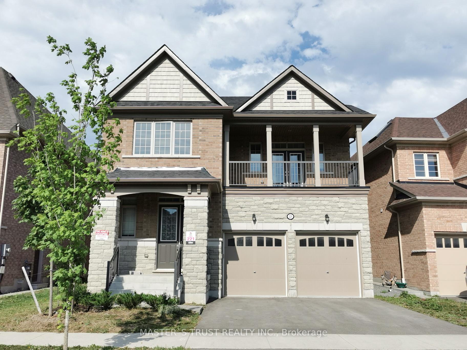 2529 Stallion Drive Oshawa, Ontario Tribute Executive Home Over 3000 Sq.Ft Of Bright, Open & Functional Living Space On A Premium Lot! 10 Ft Smooth Ceilings In Main Floor & 9 Ft Ceiling In 2nd Floor! Upg Doors, Oversized Transom Windows & Kitchen Cabinets. Pot Lights Throughout. Hardwood Floor, Oak Staircase & Iron Pickets. Bright Family Room With Gas Fire Place. Master W/5Pc Ens & Huge W/I Closet, 2nd Bdrm W/4Pc Ens & W/Out To Balcony, 3rd & 4th Bdrm W/Shared 4Pc Bath. Truly A Must See!