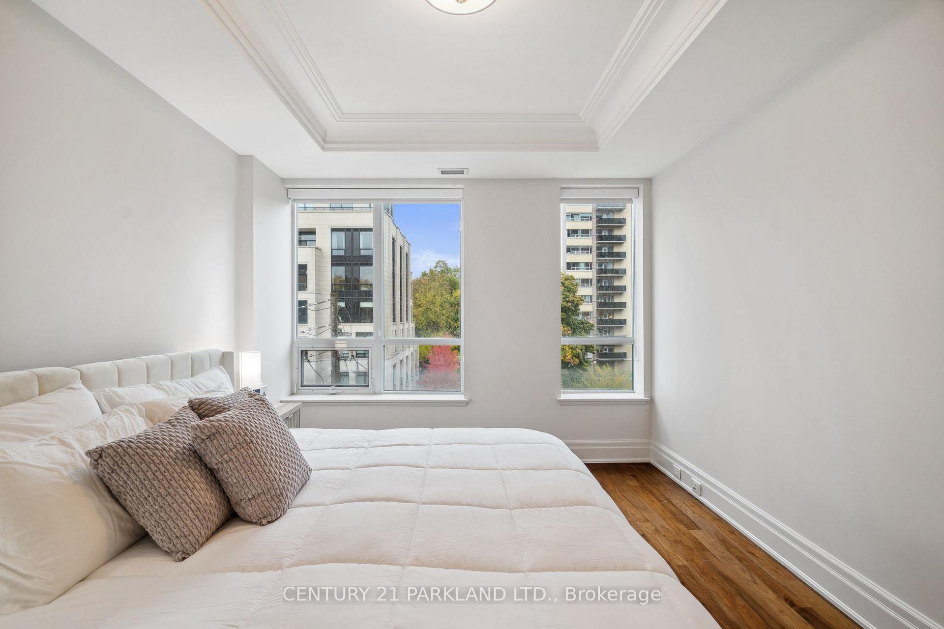2 Bedrooms Condo at 155 St Clair, Toronto For sale