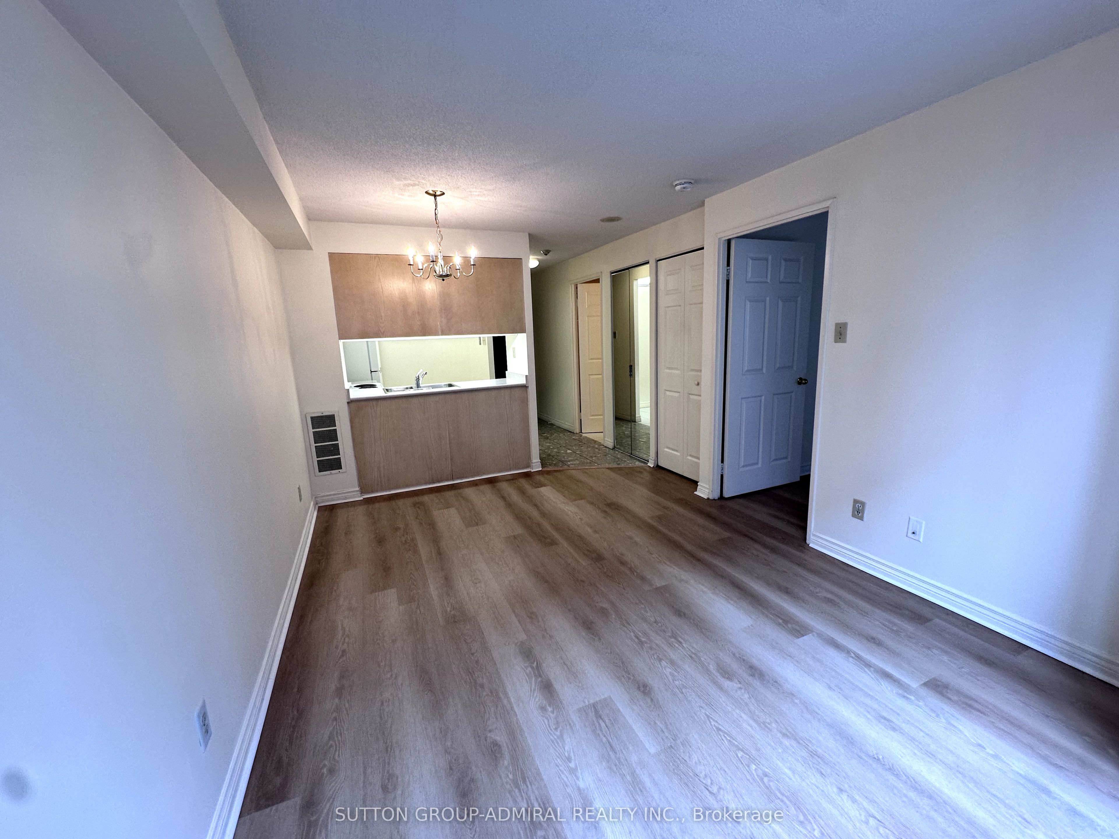 736 Bay Street, #501