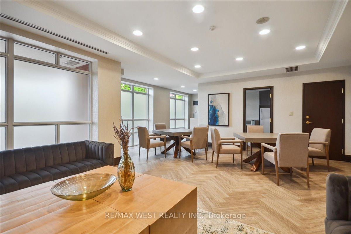 2 Bedrooms Condo at 800 Sheppard, Toronto For sale