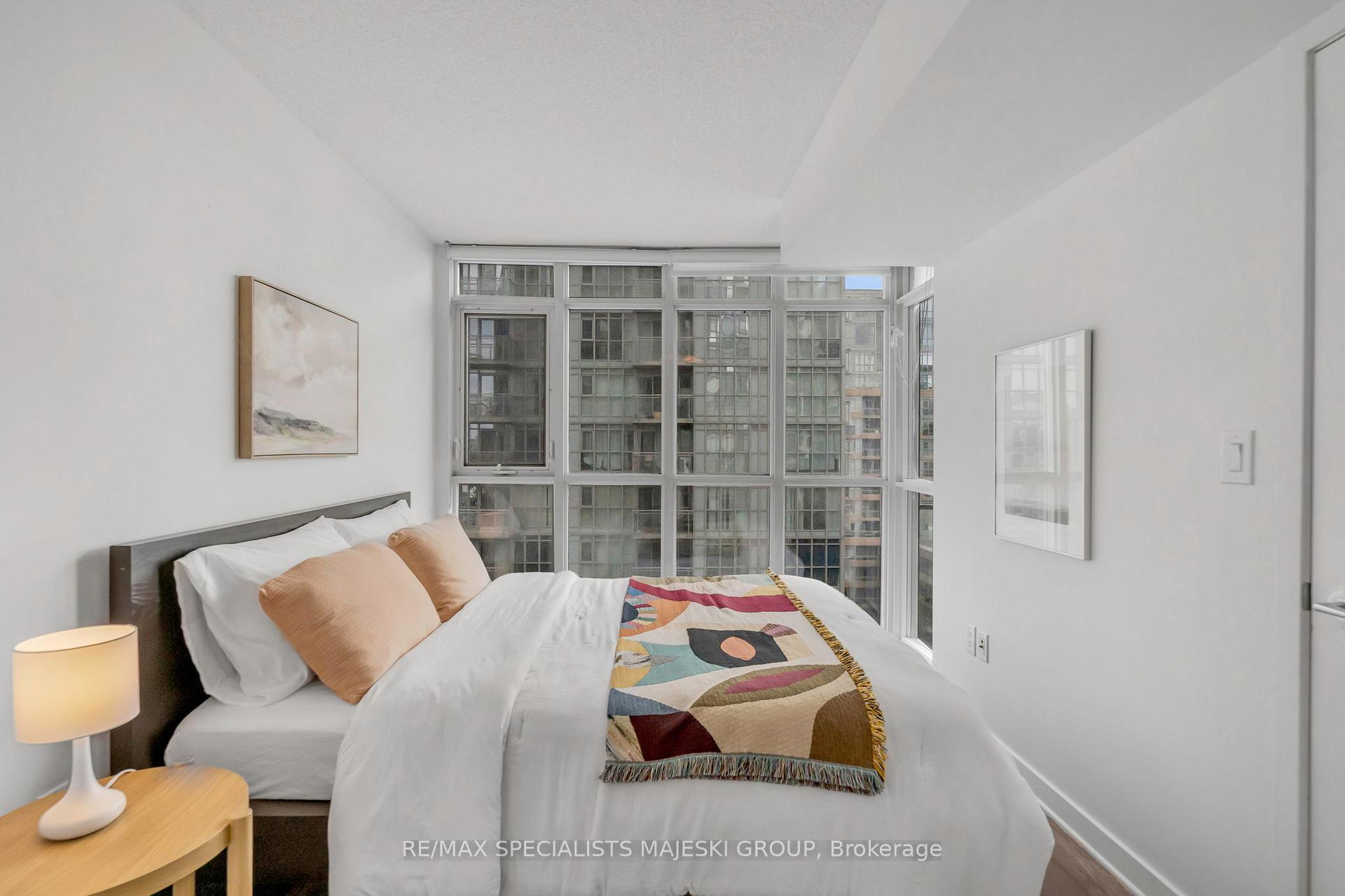 2 Bedrooms Condo at 21 Iceboat,  Toronto For sale