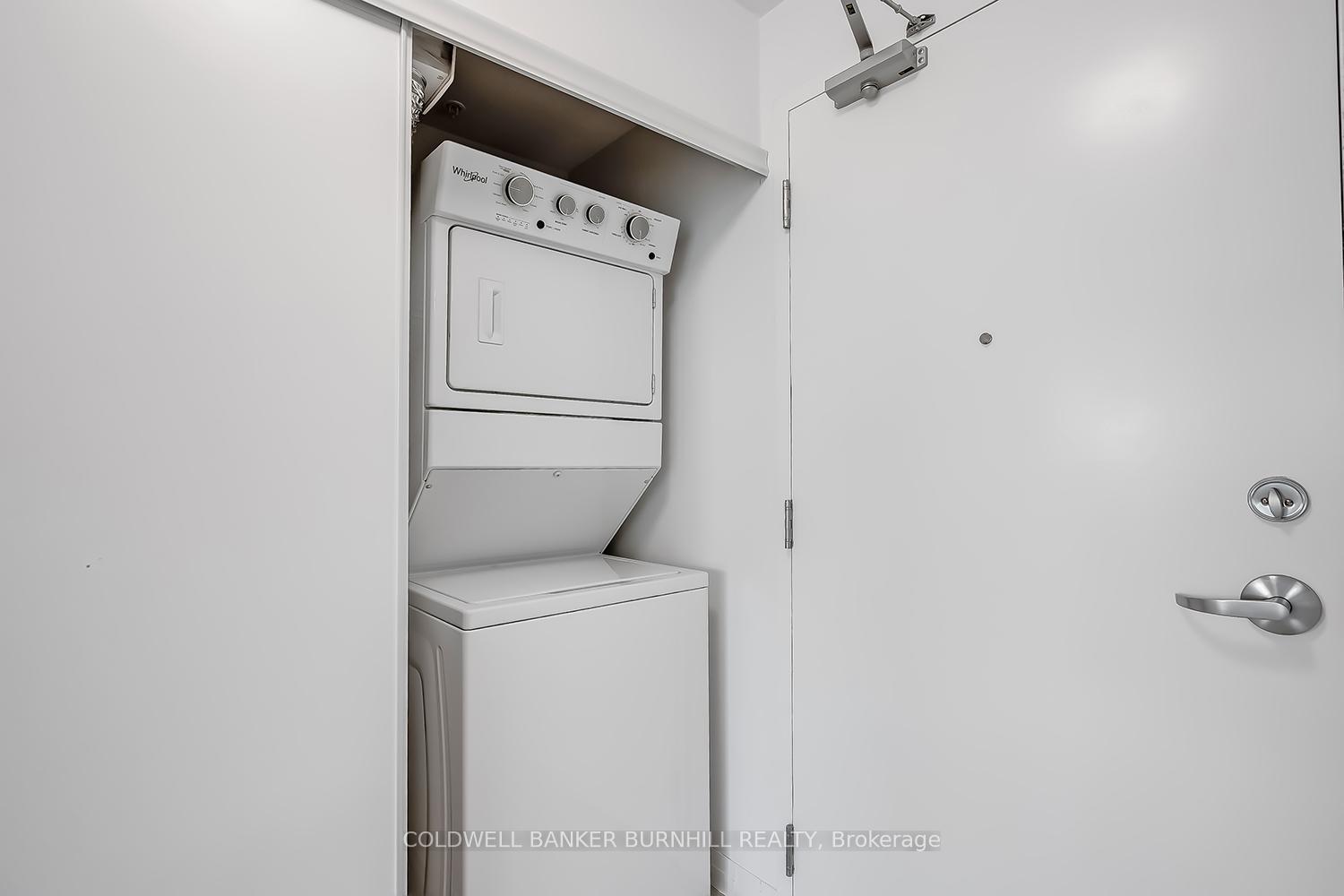 2 Bedrooms Condo at 5 Hamilton, Hamilton For sale