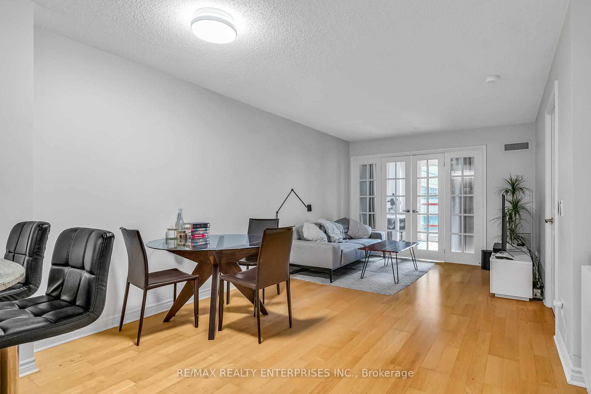2 Bedrooms Condo at 763 Bay, Toronto For sale