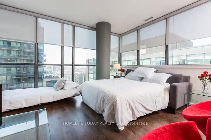 2 Bedrooms Condo at 8 Charlotte, Toronto For sale