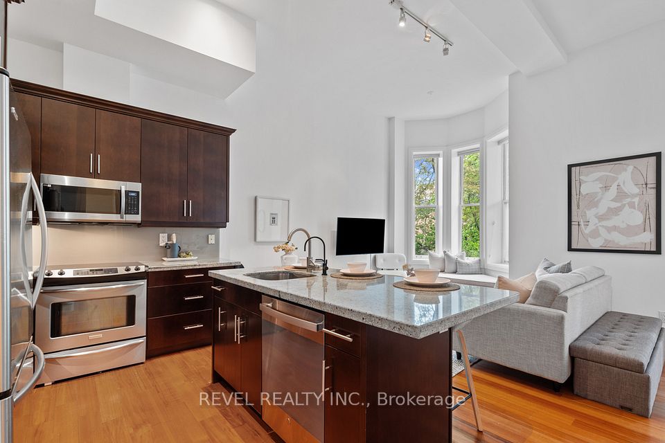 385 Brunswick