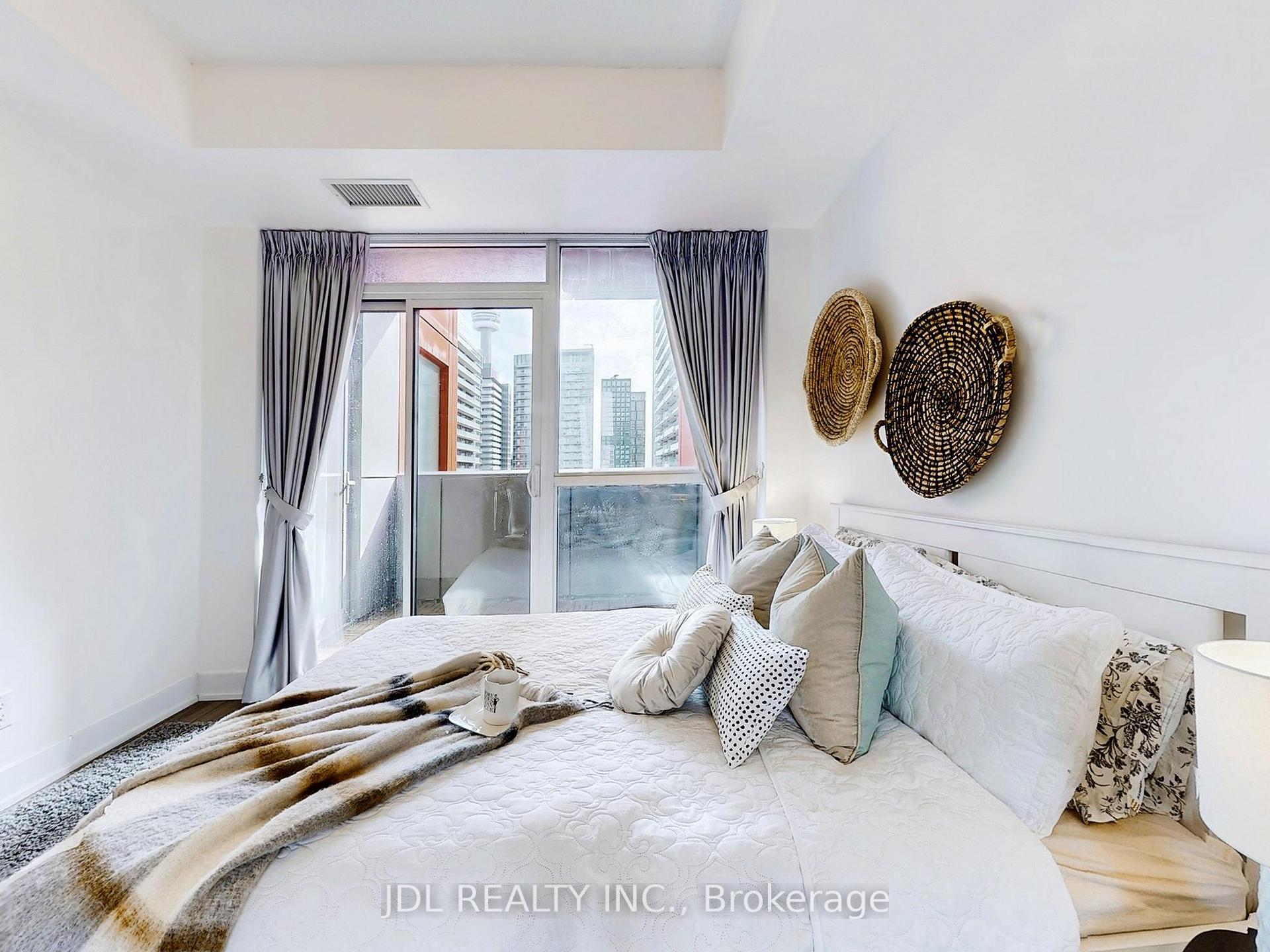 2 Bedrooms Condo at 318 Richmond, Toronto For sale