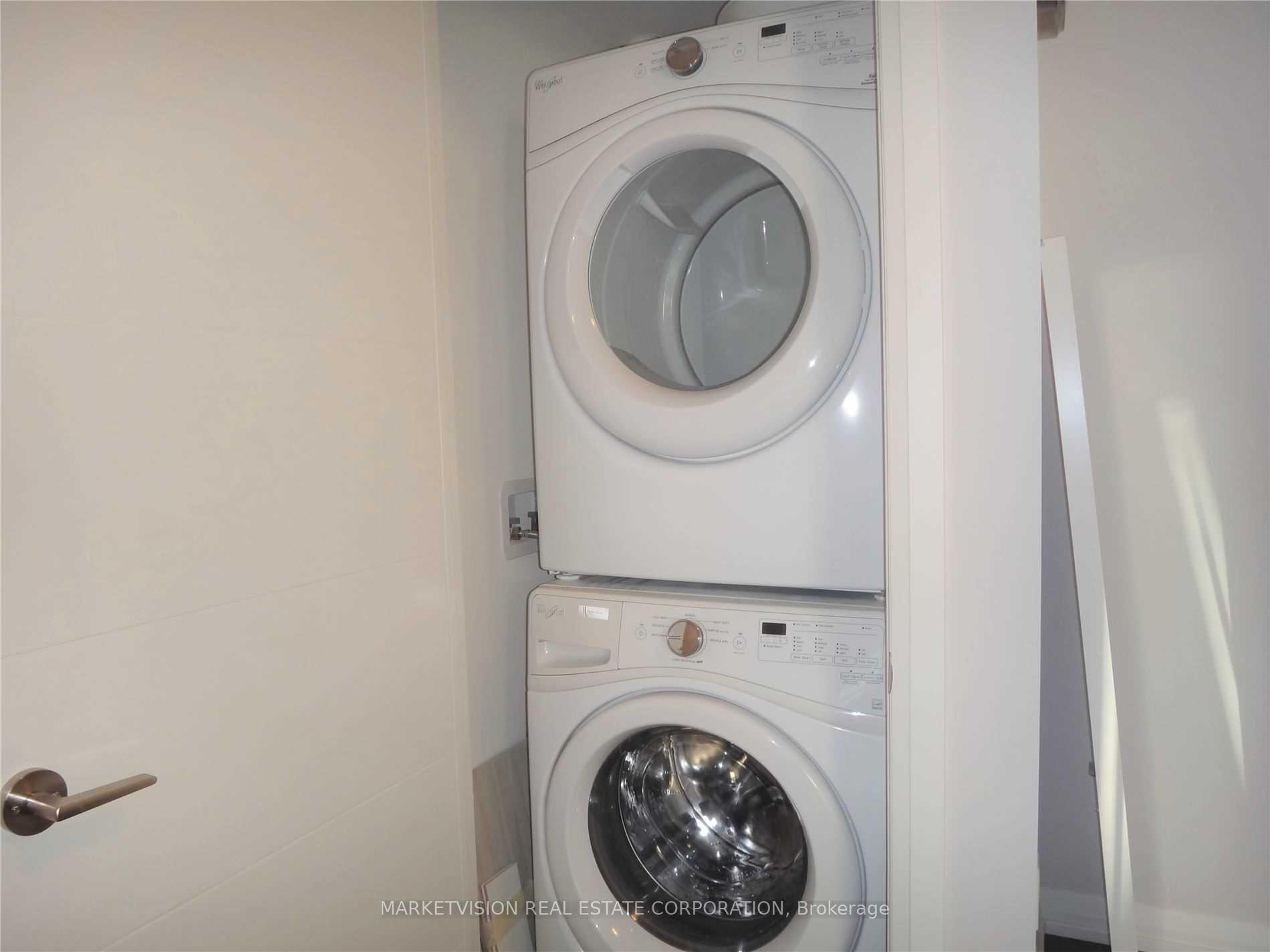 1 Bedroom Condo at 460 Adelaide,  Toronto For sale