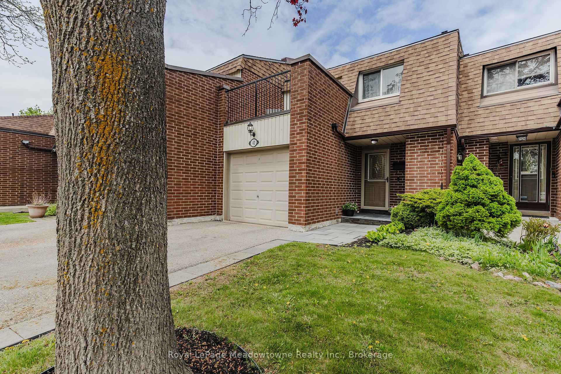 3 Bedrooms Condo at 6240 Montevideo, Mississauga For sale