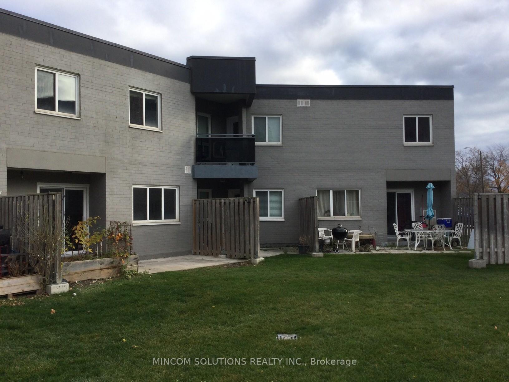 2 Bedrooms Condo at 2001 Bonnymede,  Mississauga For sale