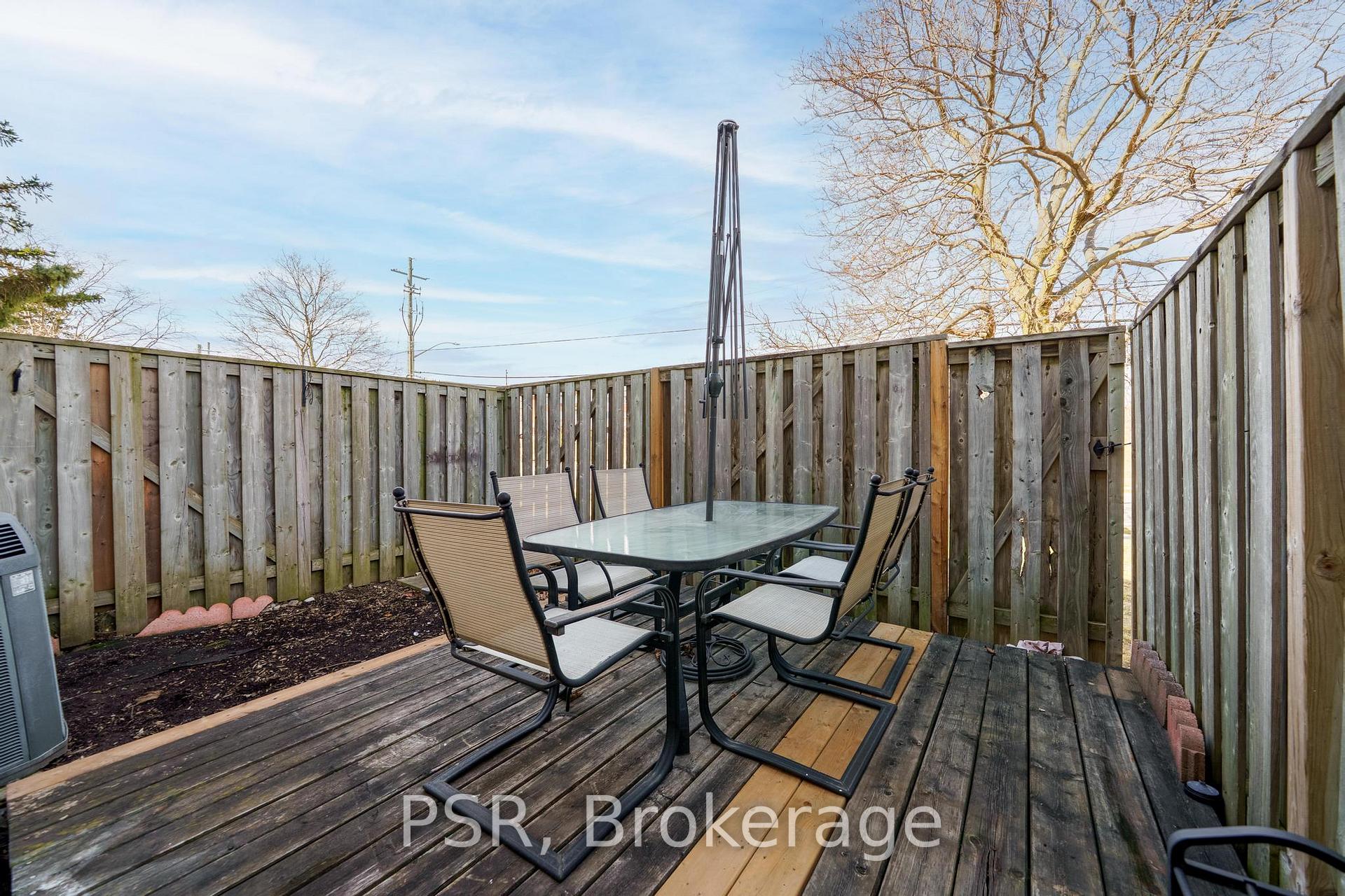3 Bedrooms Condo at 10 Angus, Hamilton For sale