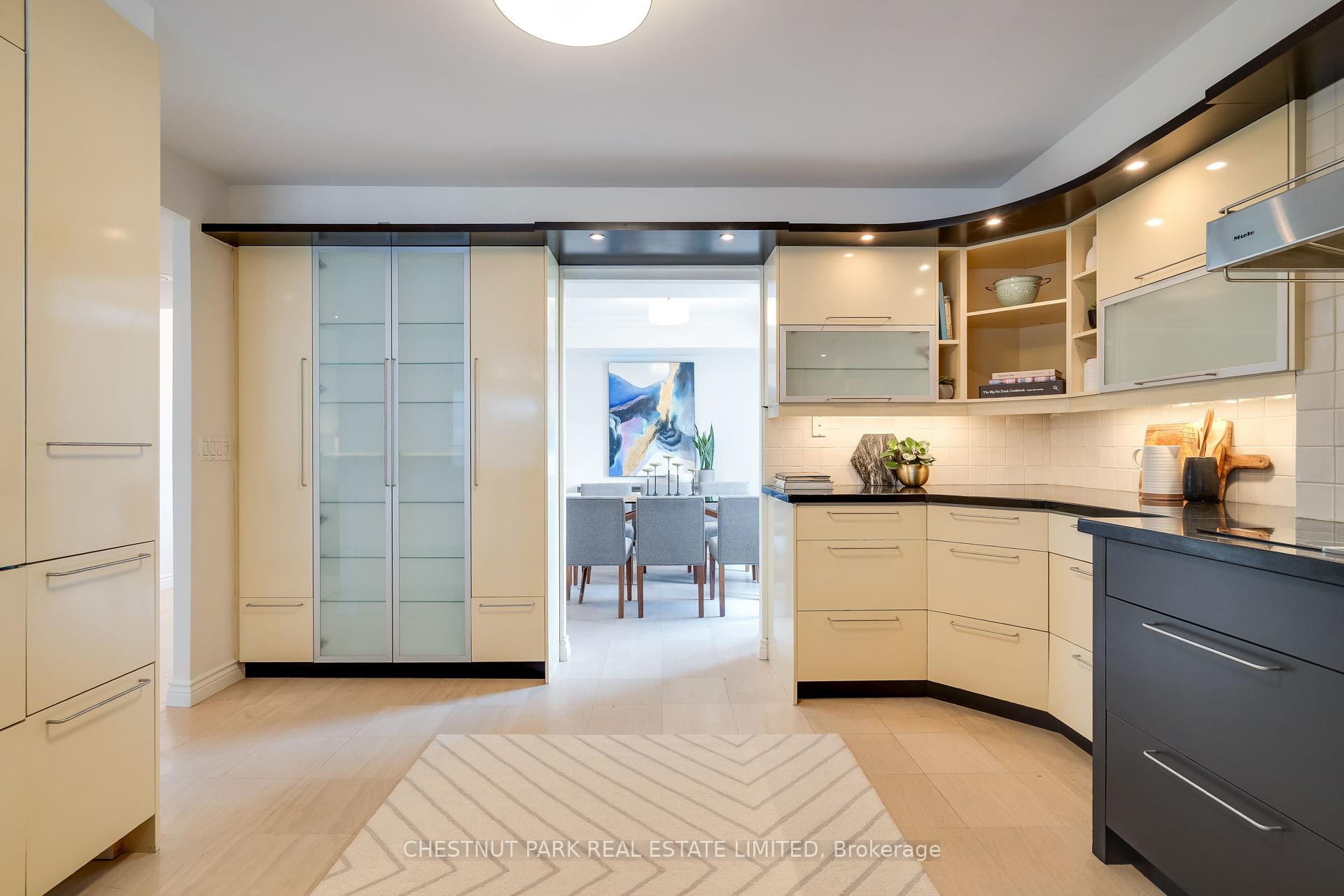 3 Bedrooms Condo at 388 Bloor, Toronto For sale
