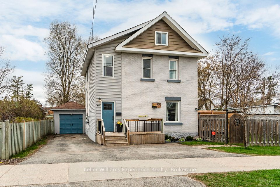 454 Colborne