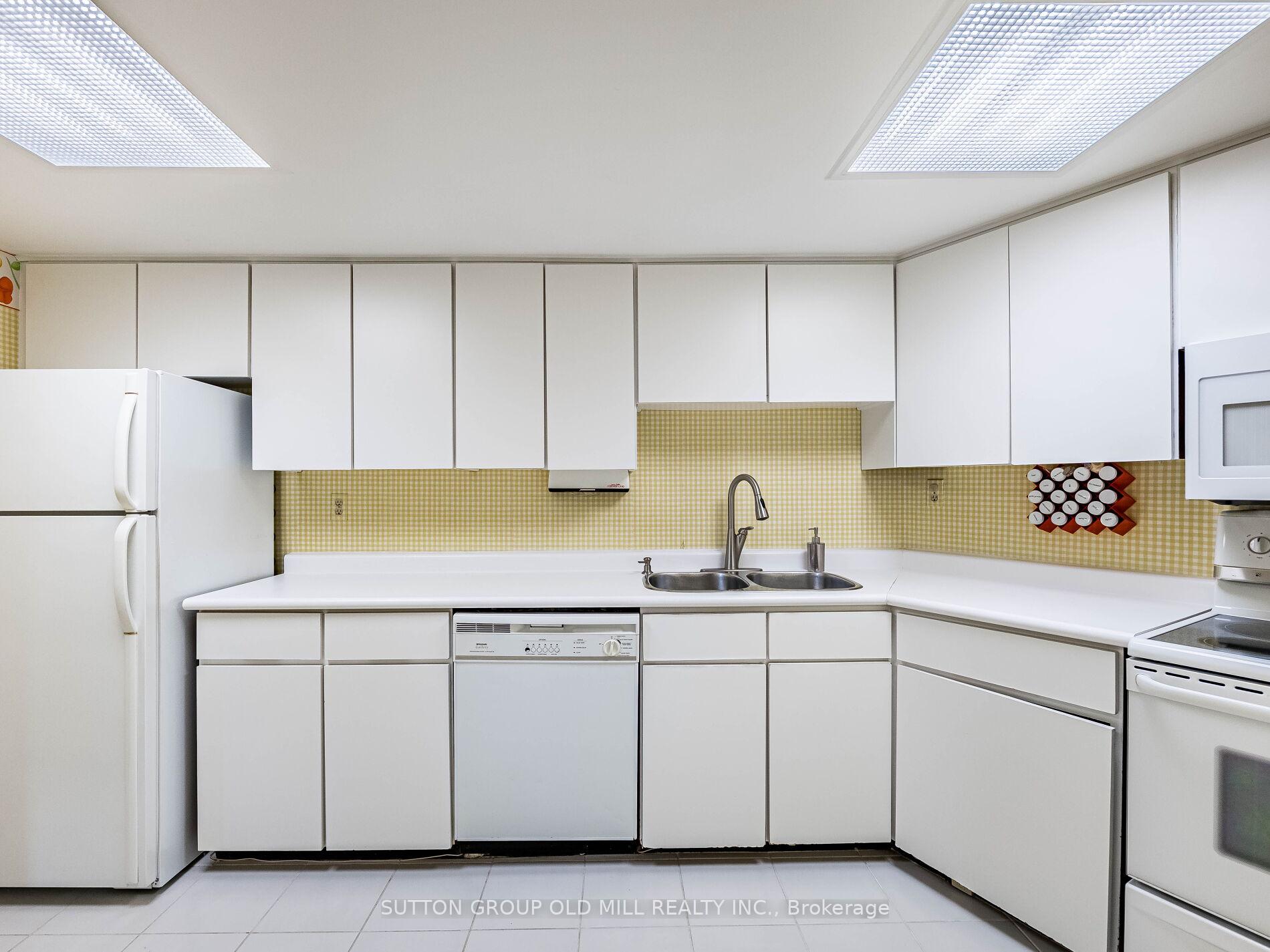 3 Bedrooms Condo at 288 Mill, Toronto For sale