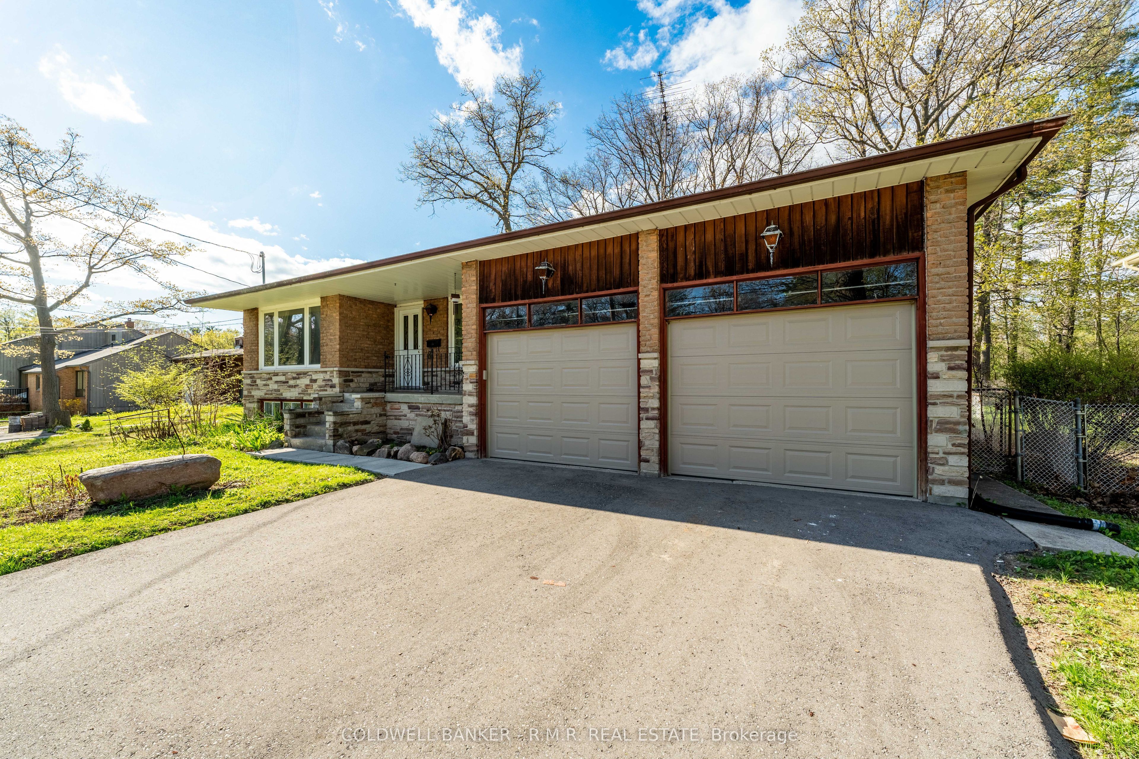 86 Twyn Rivers Drive