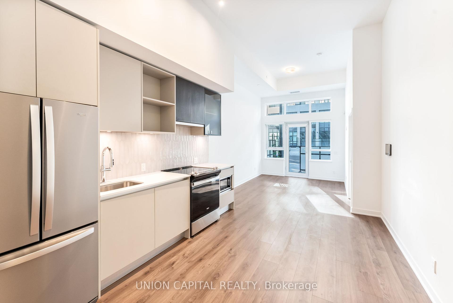 2 Bedrooms Condo at 405 Dundas, Oakville For sale