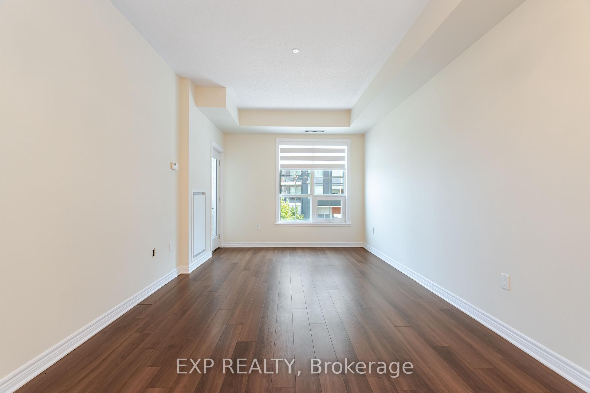 3 Bedrooms Condo at 216 Oak Park, Oakville For sale